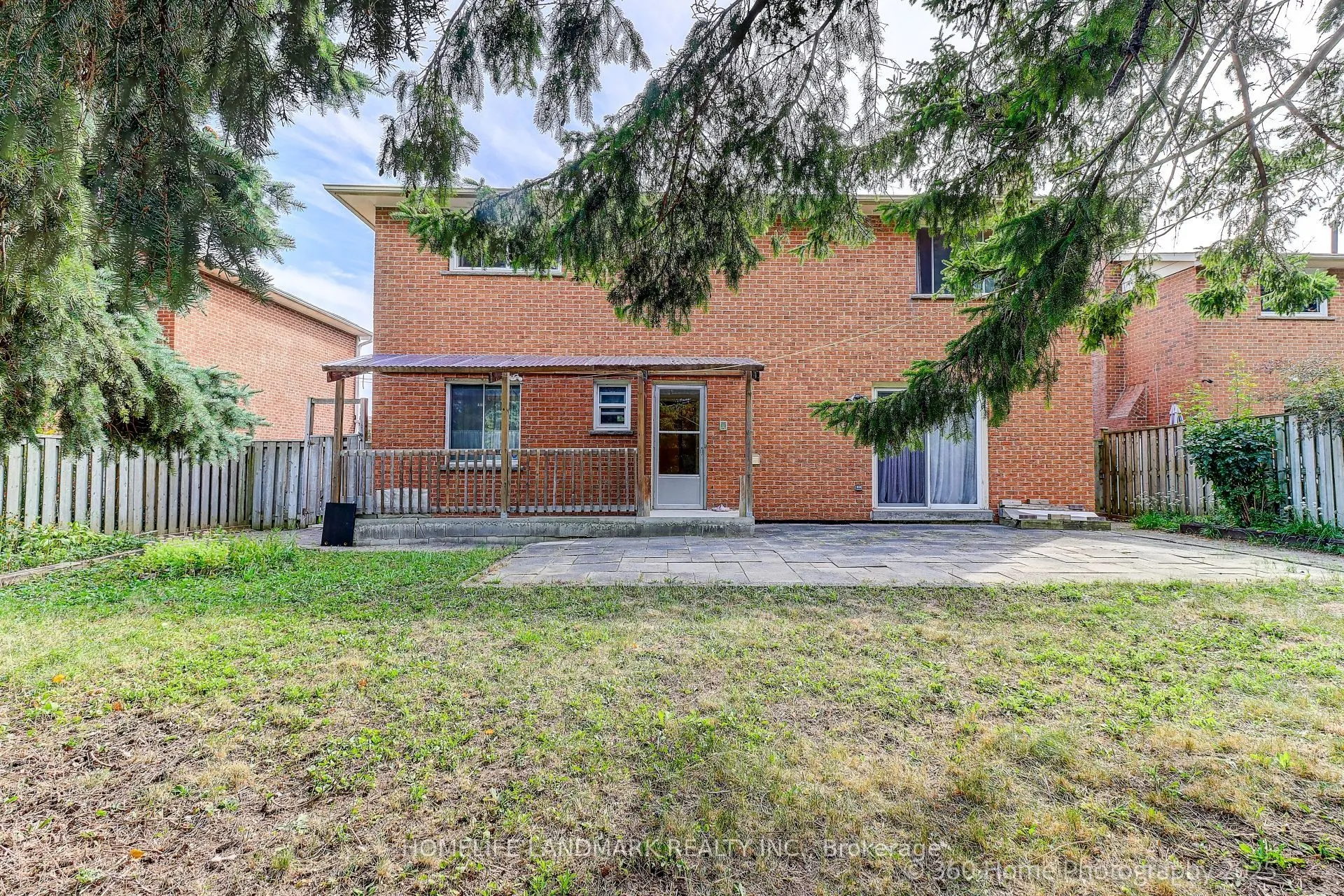 87 Silversted Drive N