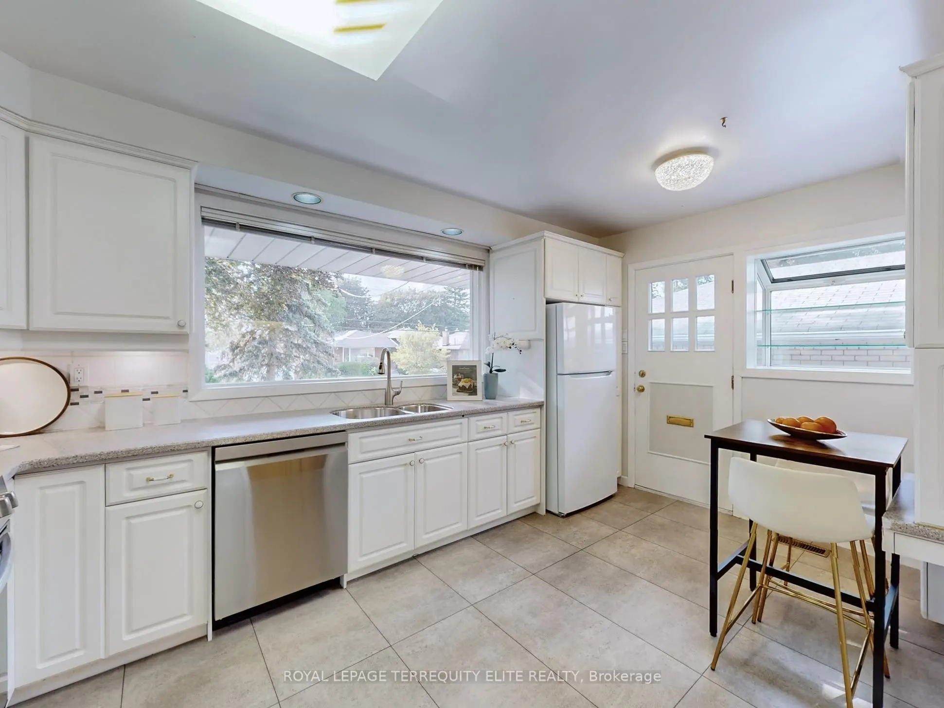 52 Landfair Crescent