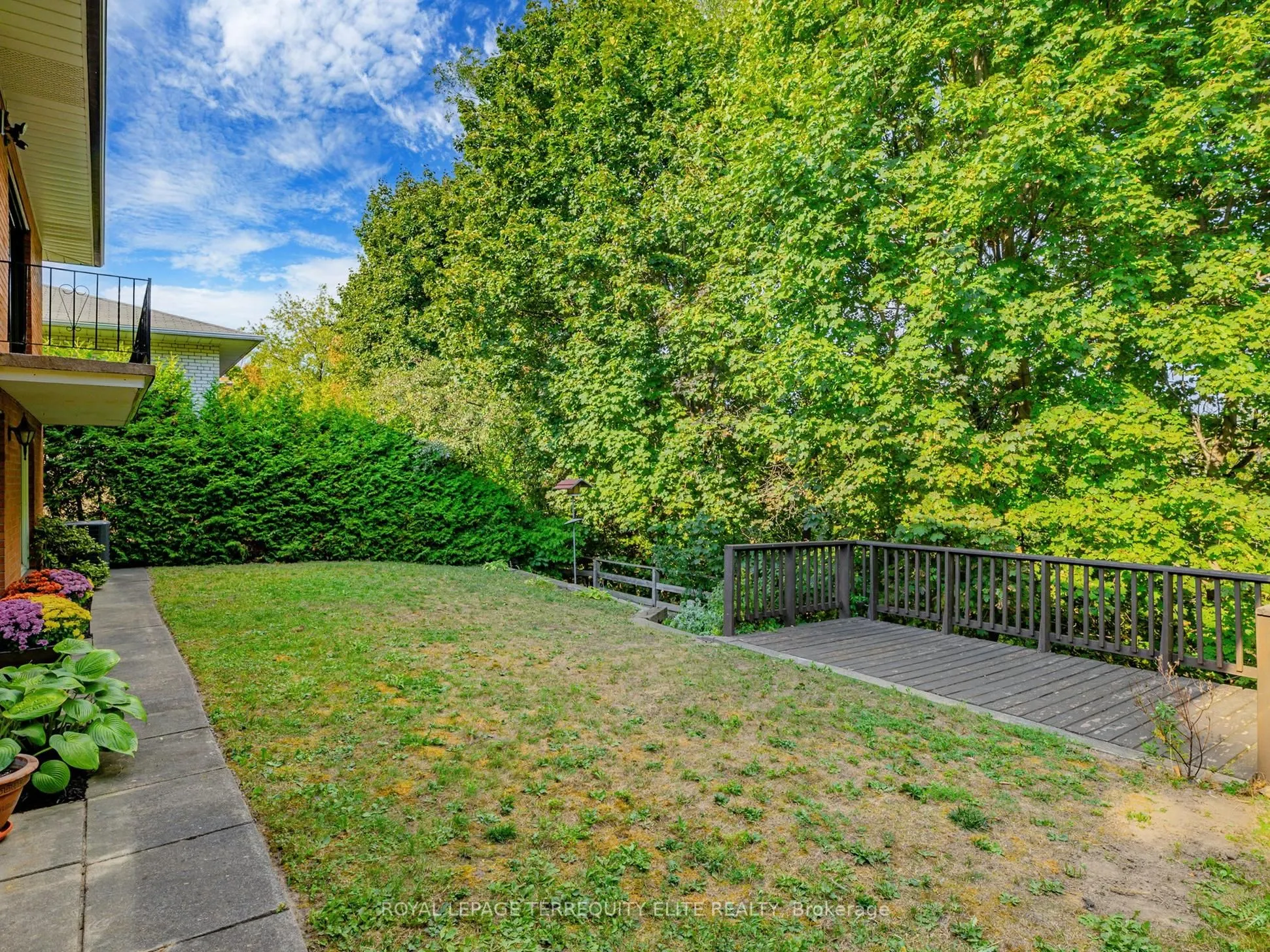 52 Landfair Crescent