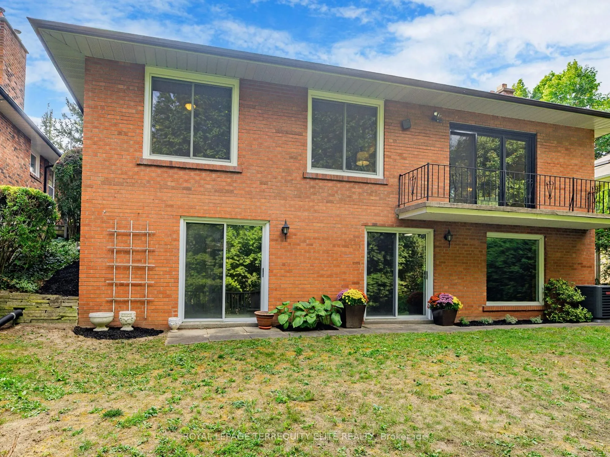 52 Landfair Crescent
