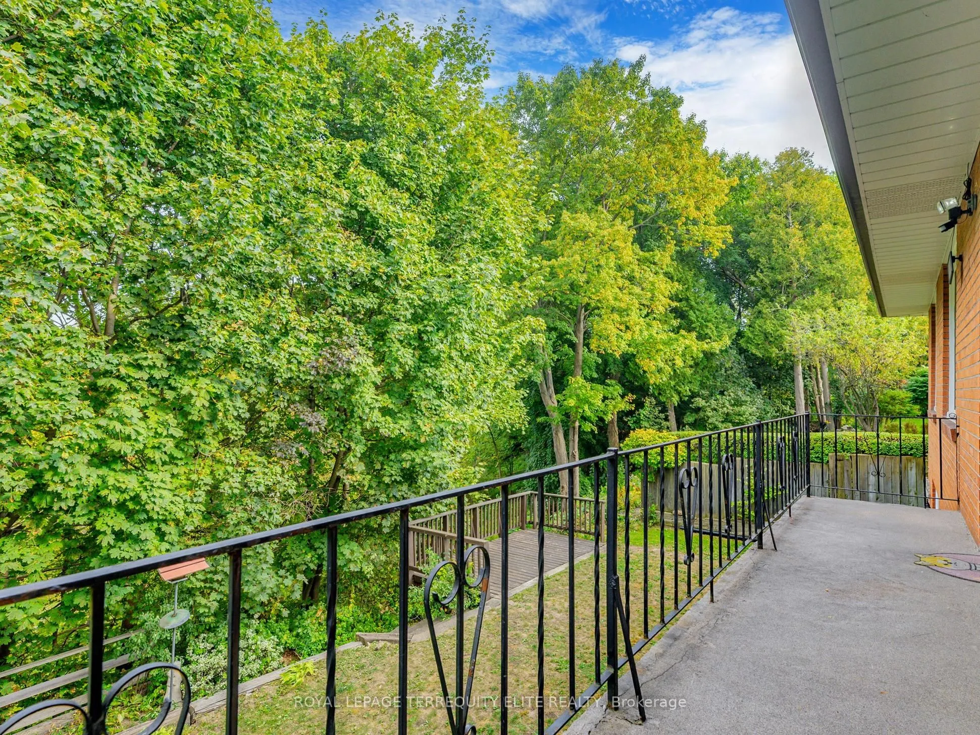 52 Landfair Crescent