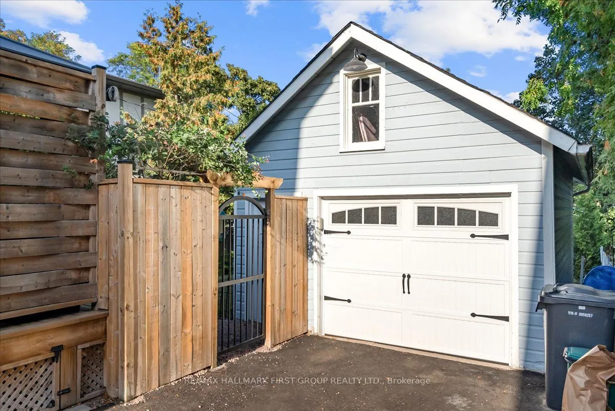 465 Masson Street