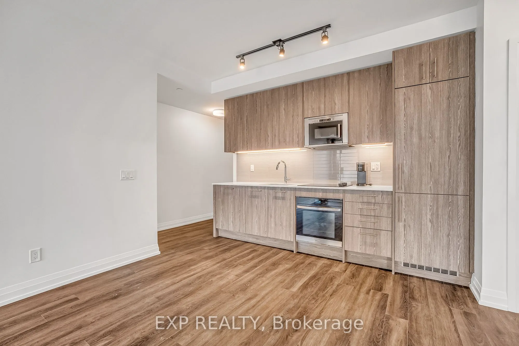 286 Main Street, #1604