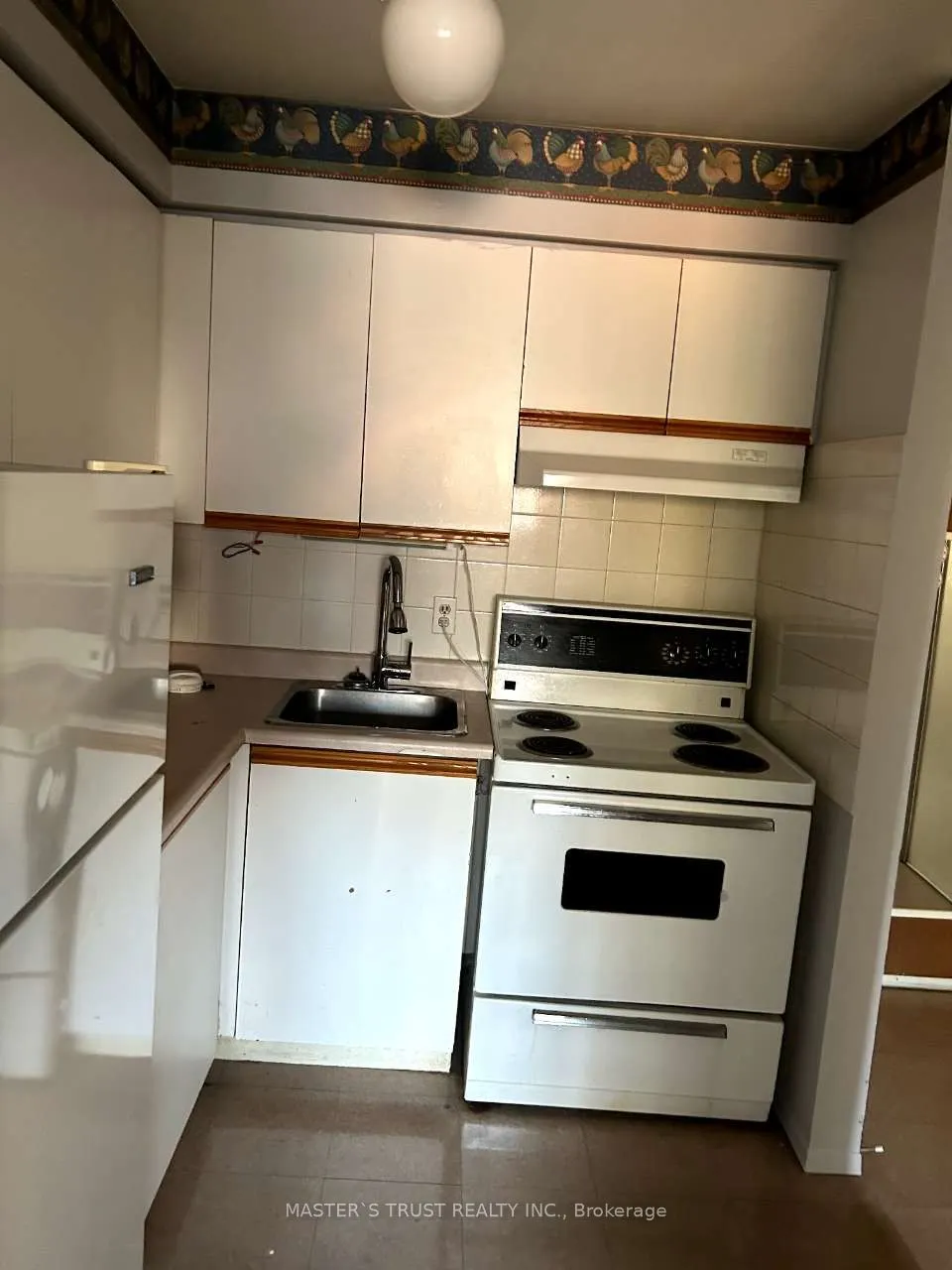 837 Simcoe Street S, #201