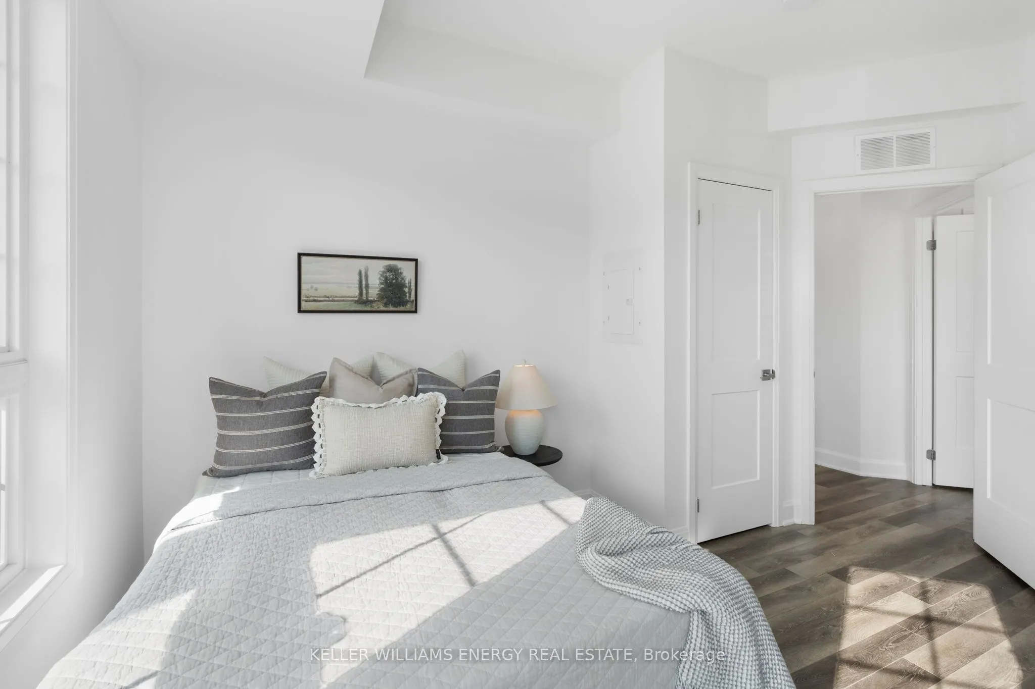 50 Lakebreeze Drive, #106