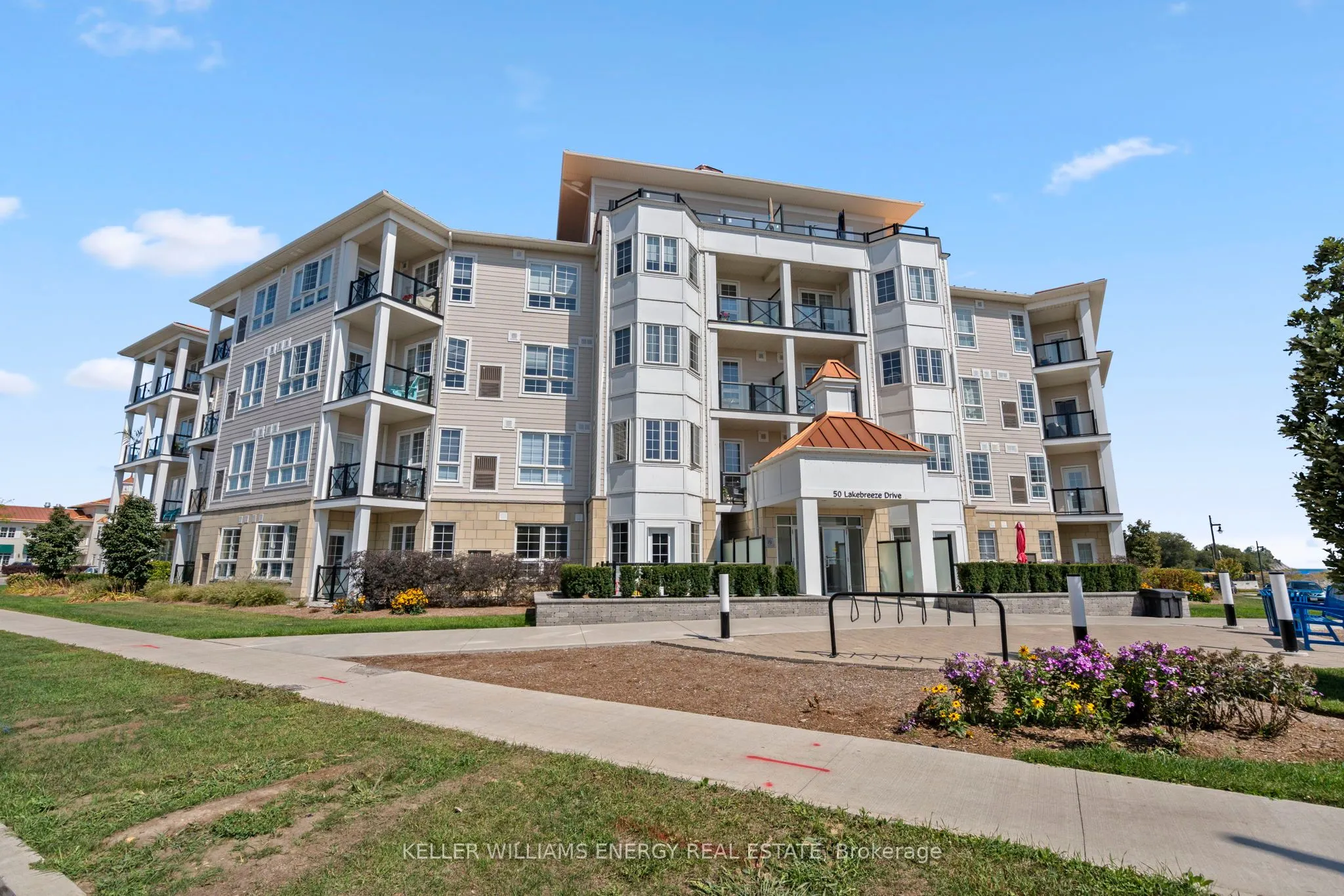 50 Lakebreeze Drive, #106