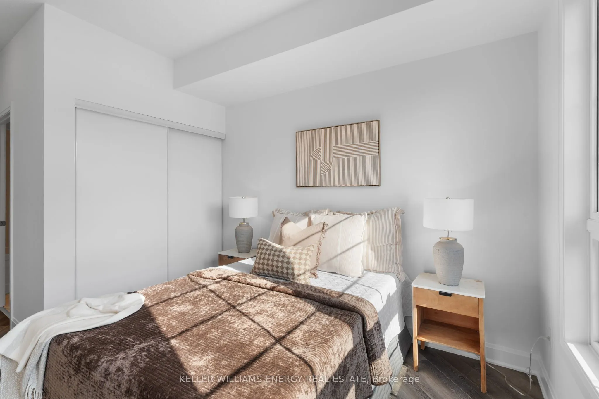 50 Lakebreeze Drive, #106