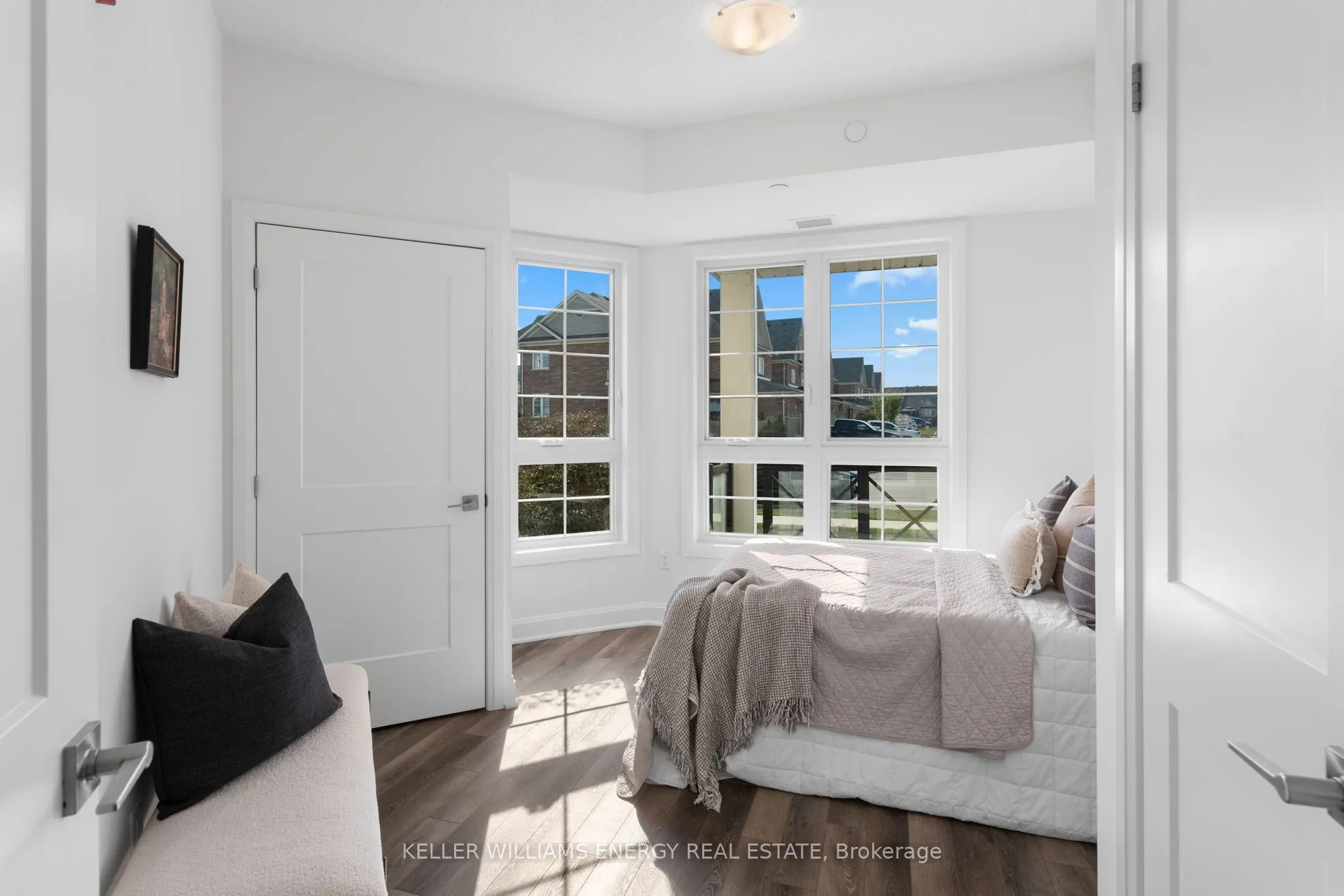 50 Lakebreeze Drive, #106