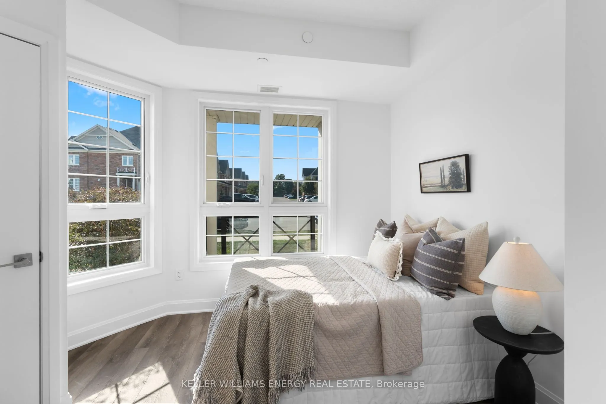 50 Lakebreeze Drive, #106