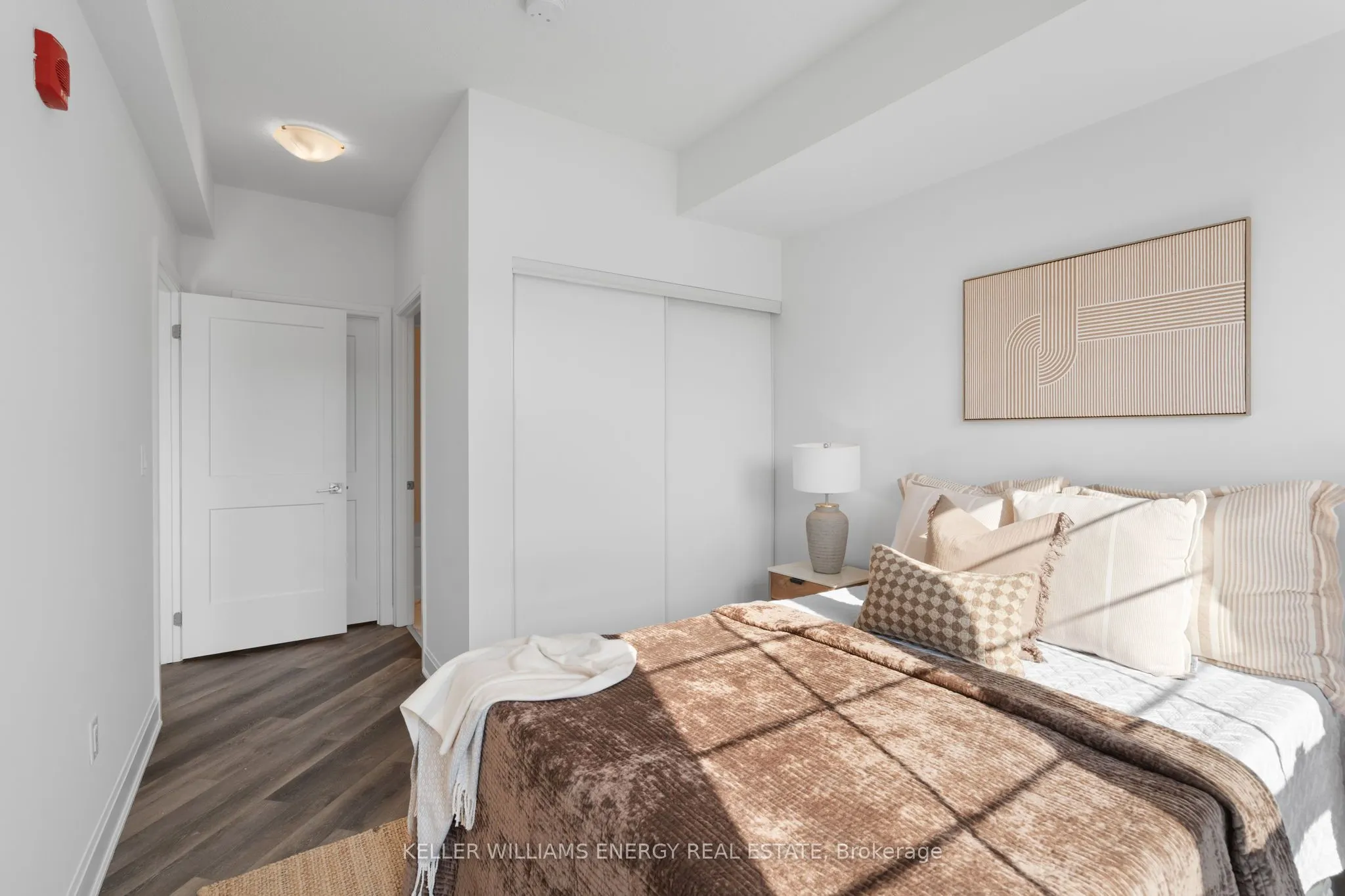 50 Lakebreeze Drive, #106