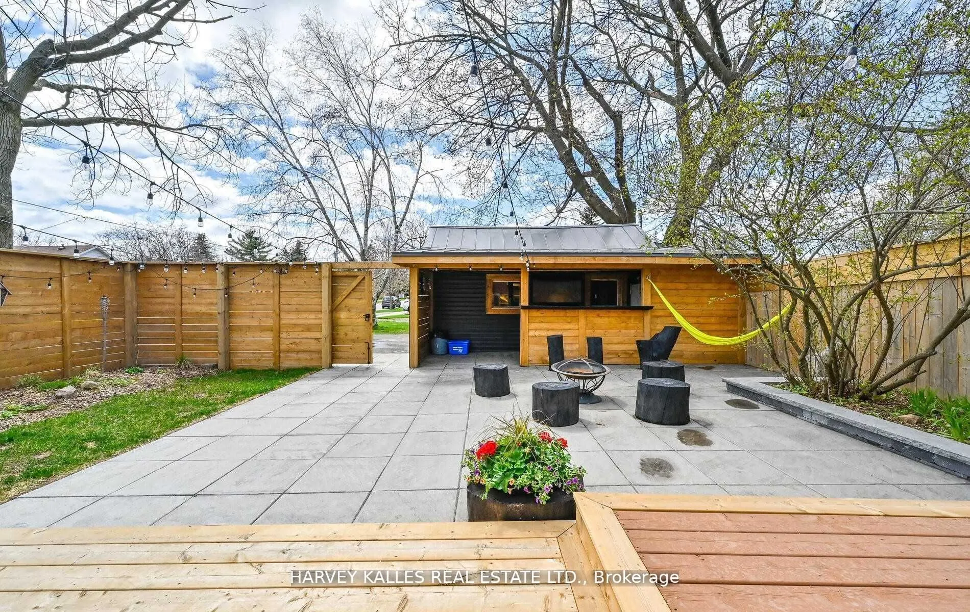 262 Oshawa Boulevard S