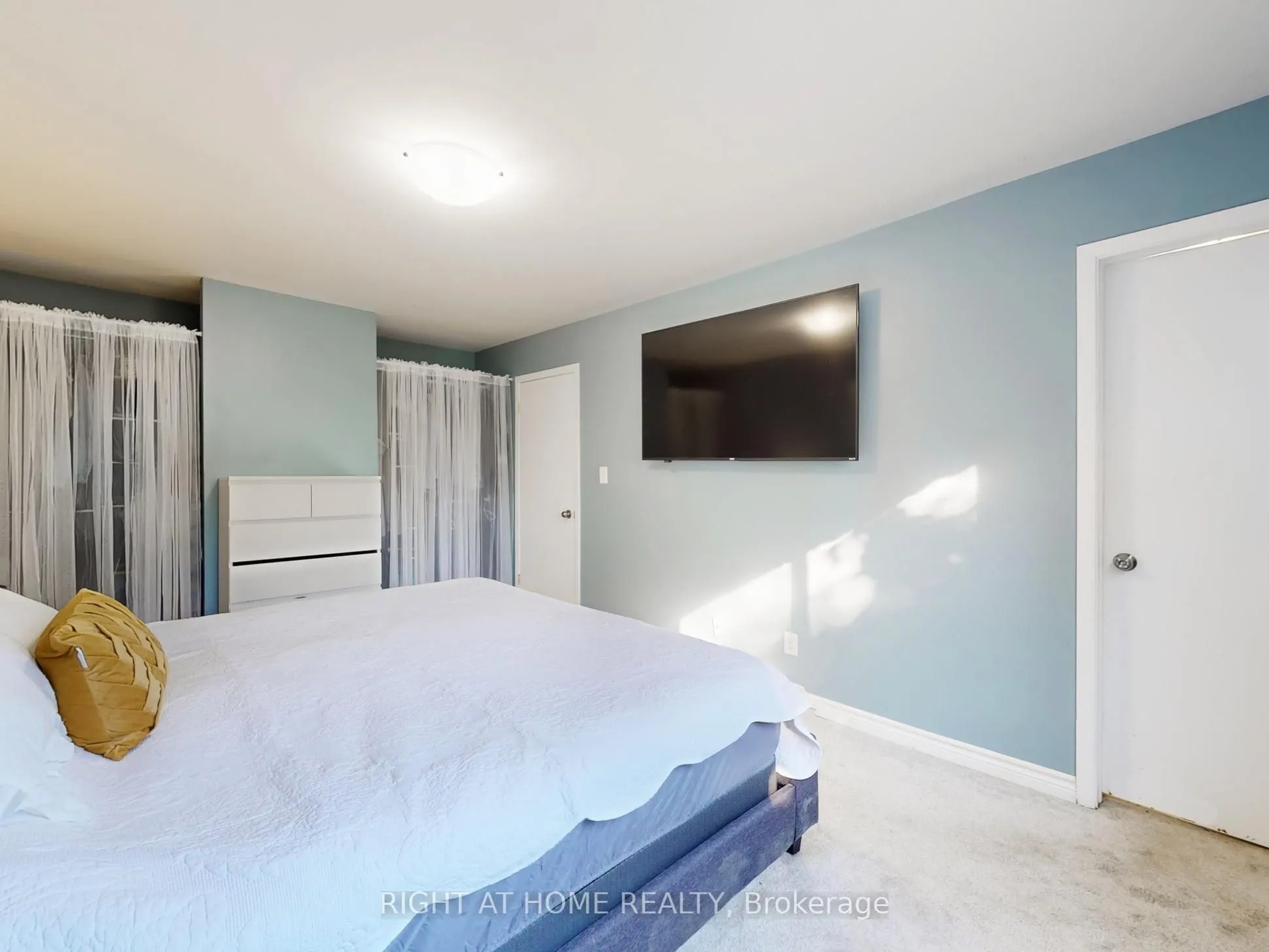 2 Hetherington Drive