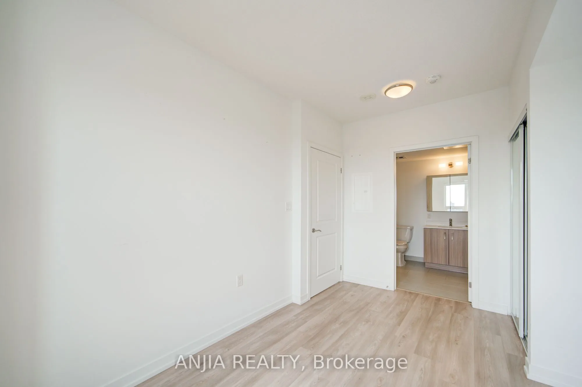 1028 McNicoll Avenue, #1213