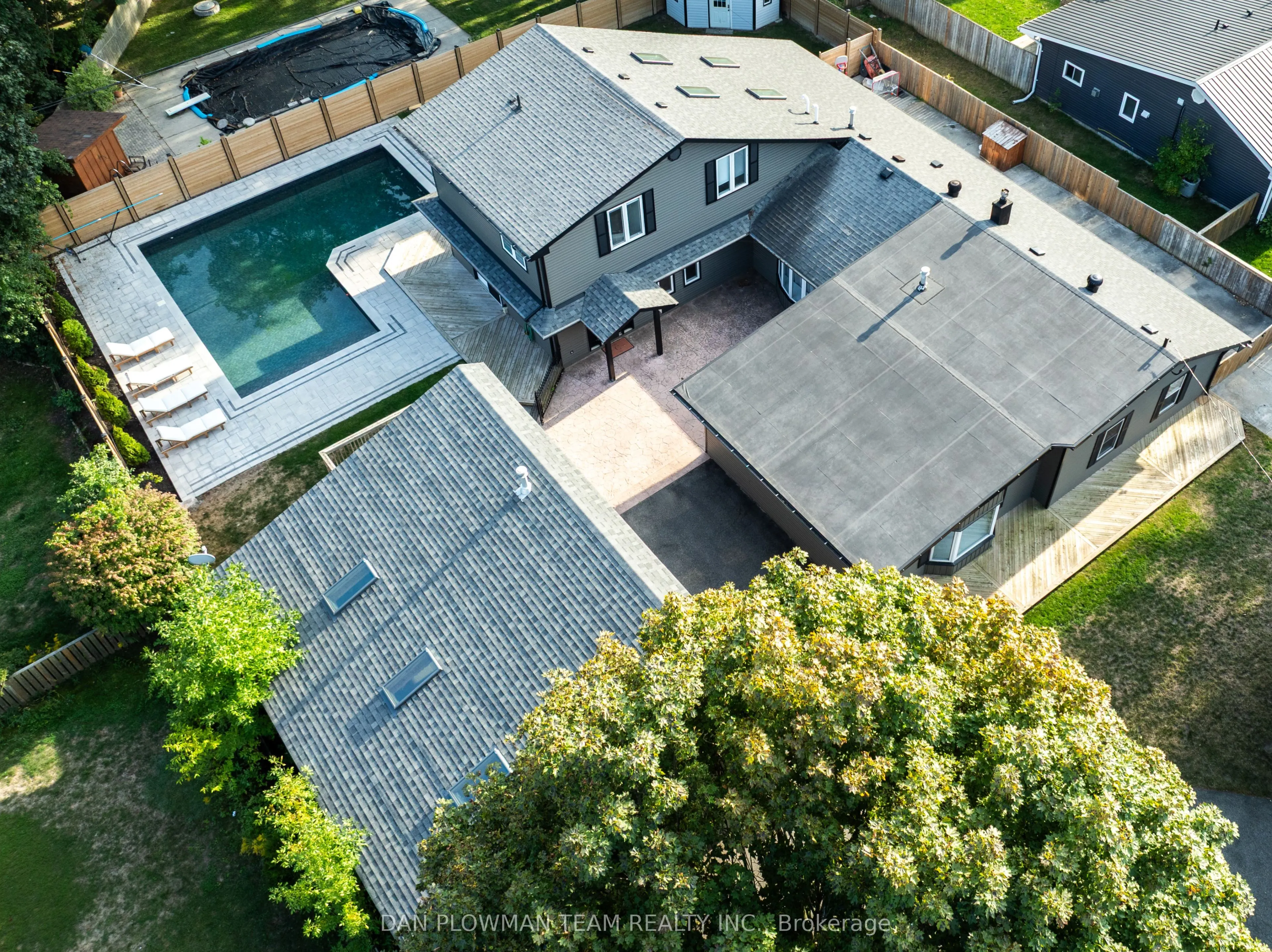1007 Dunlop Street E