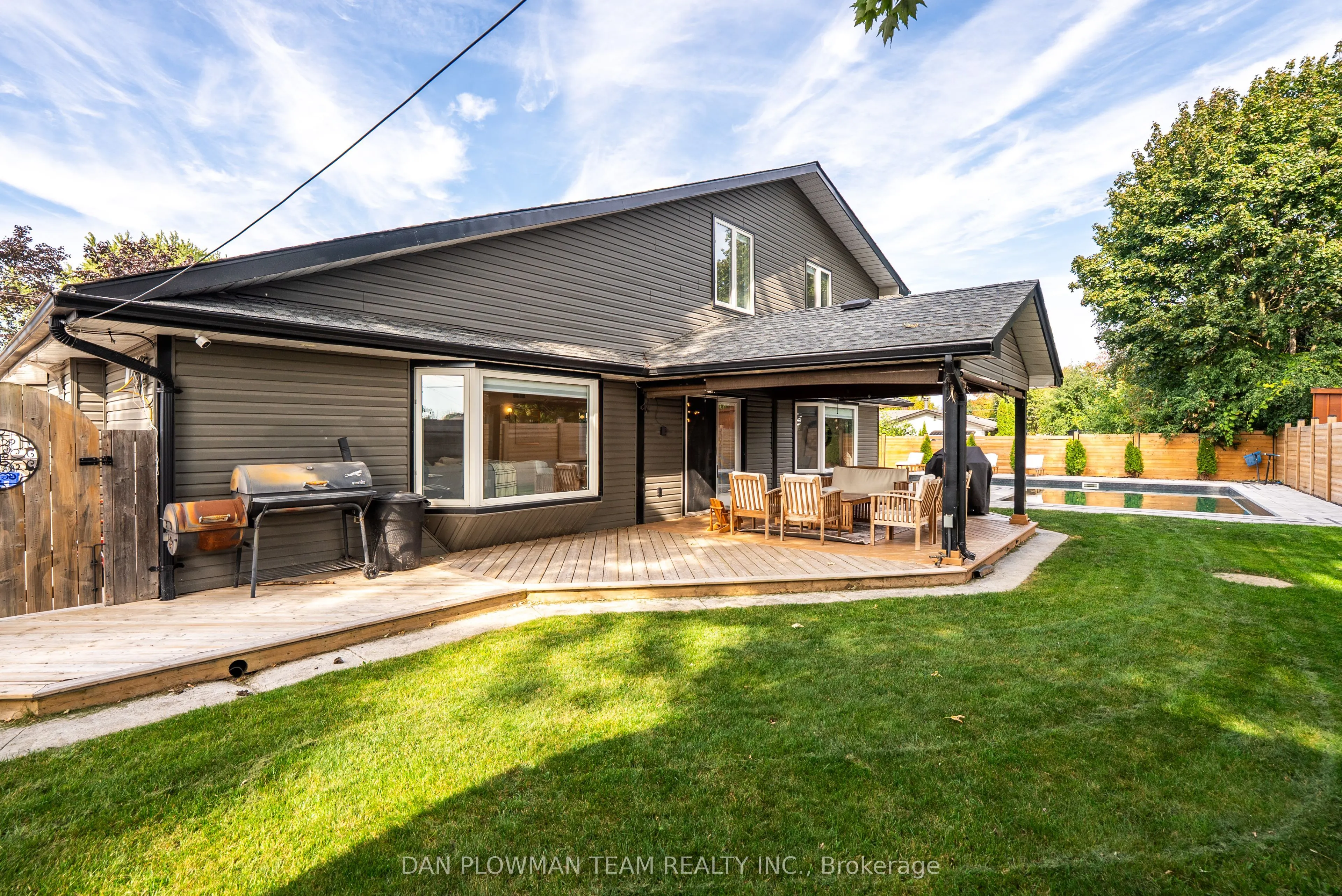 1007 Dunlop Street E
