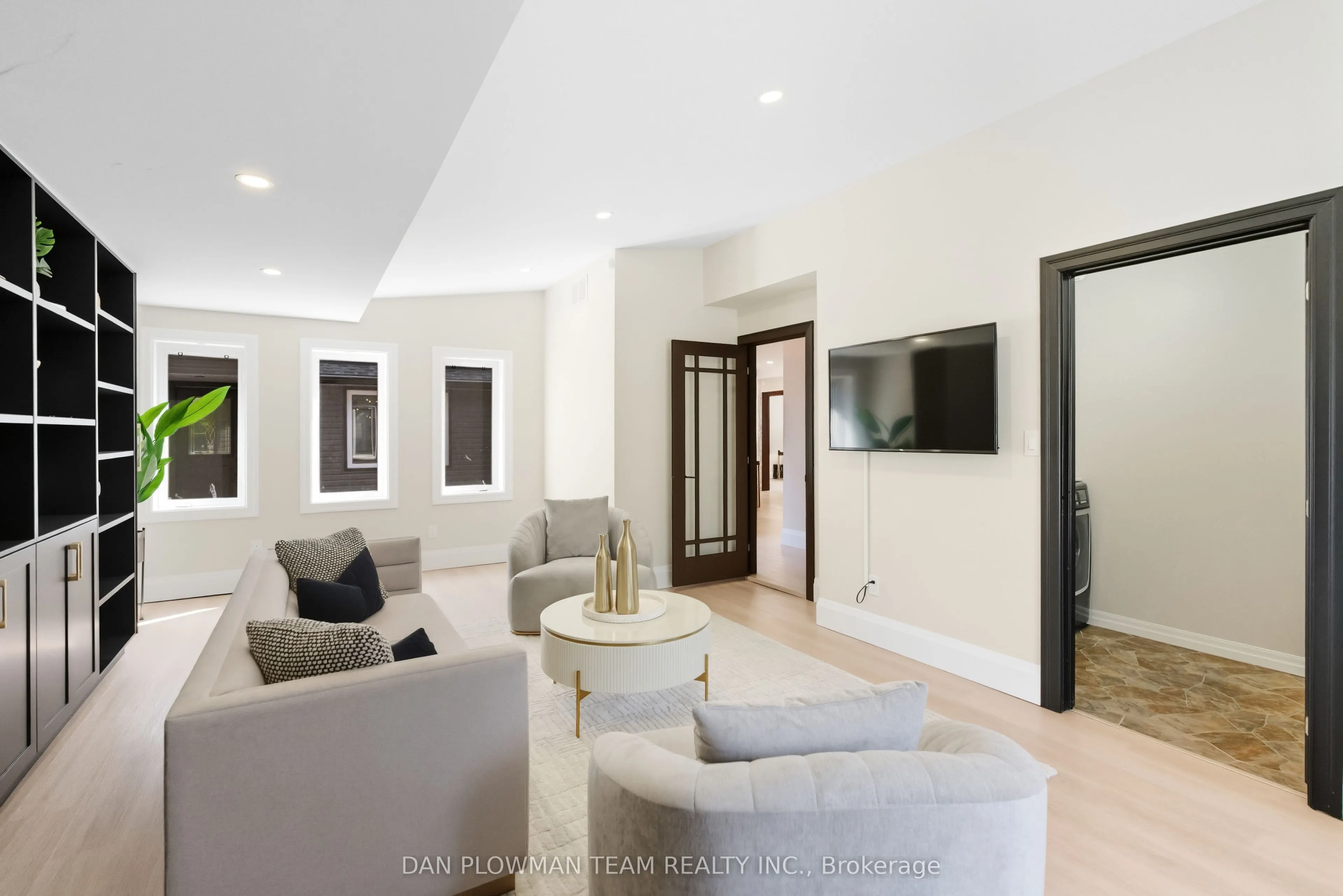 1007 Dunlop Street E