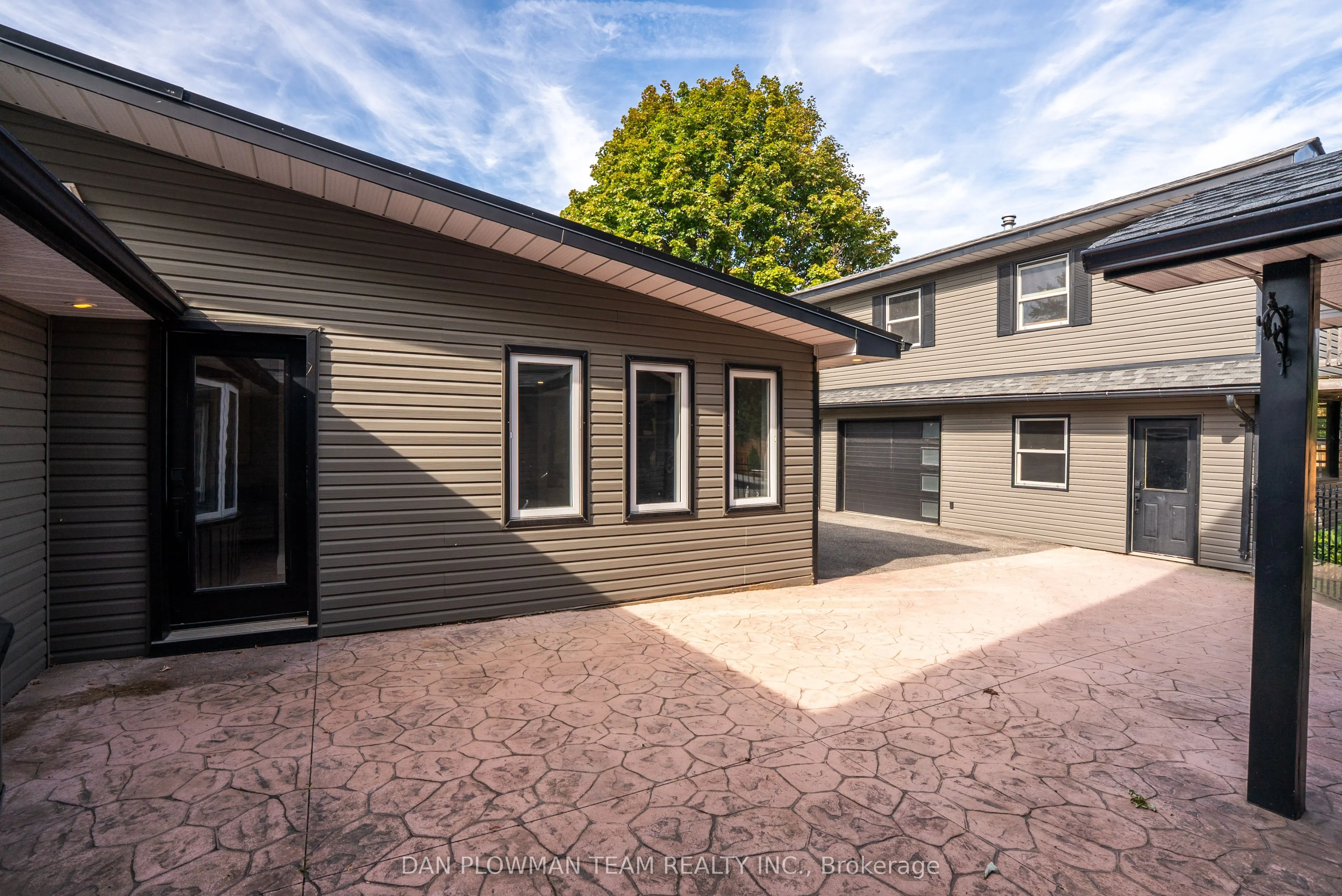 1007 Dunlop Street E