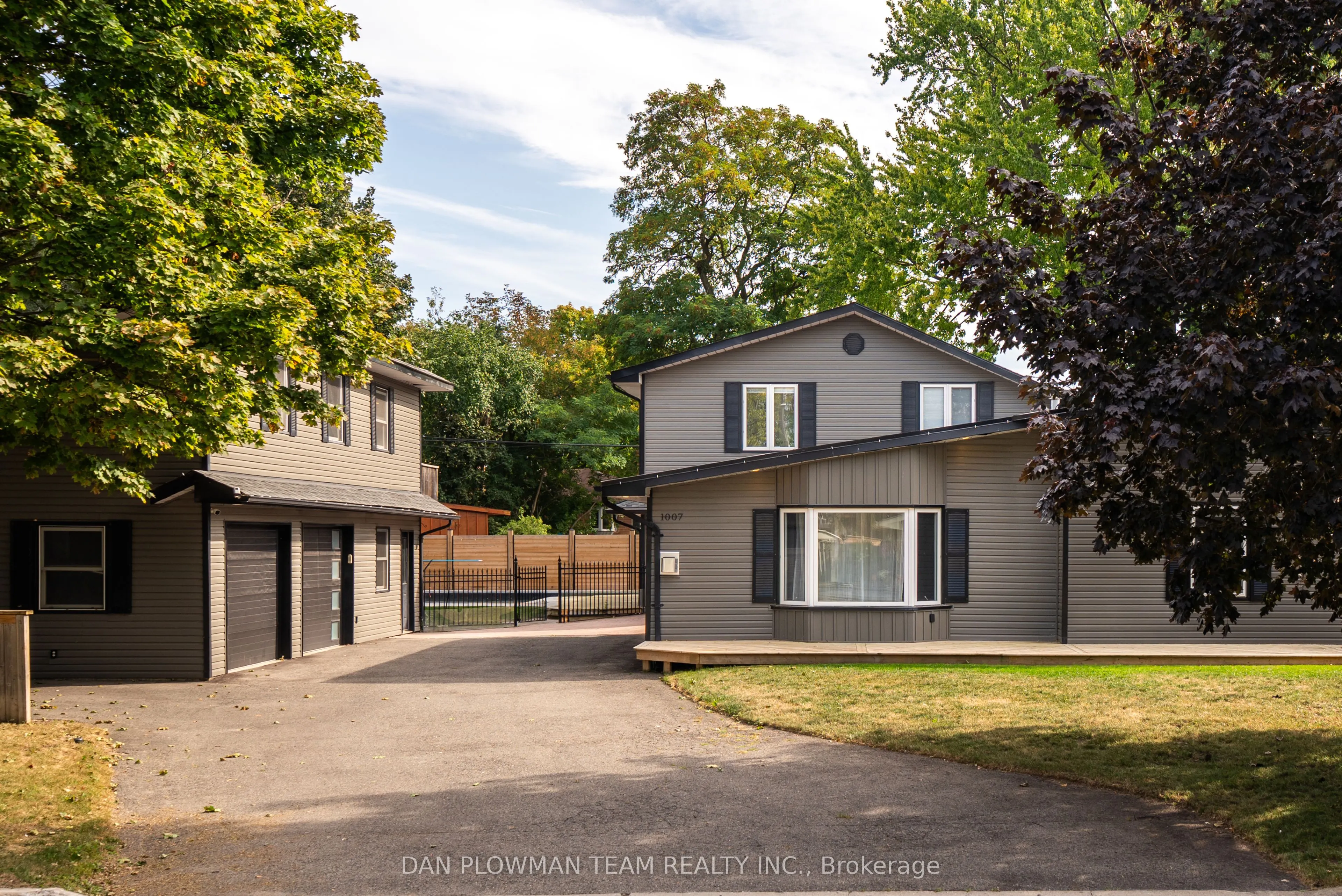 1007 Dunlop Street E