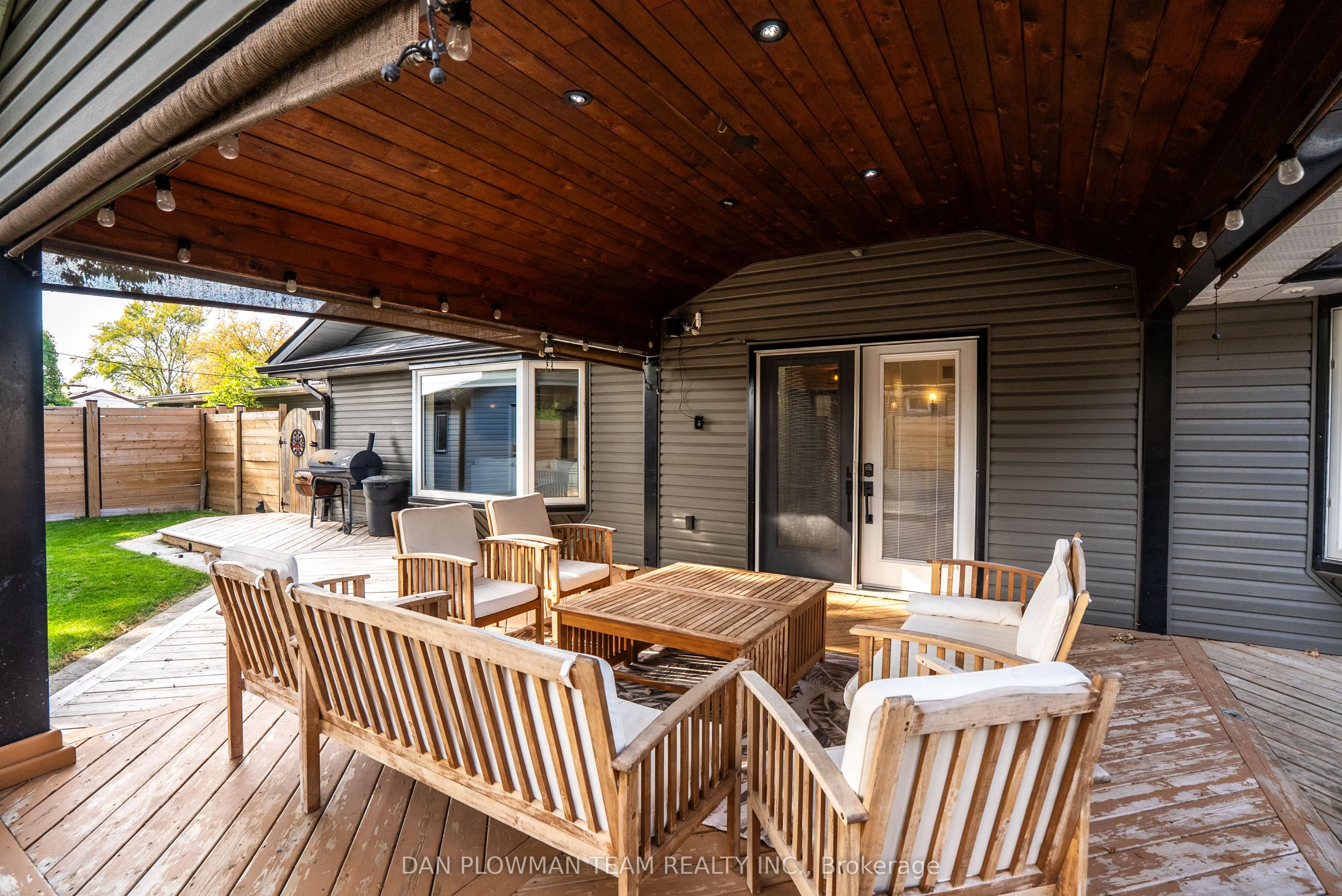 1007 Dunlop Street E