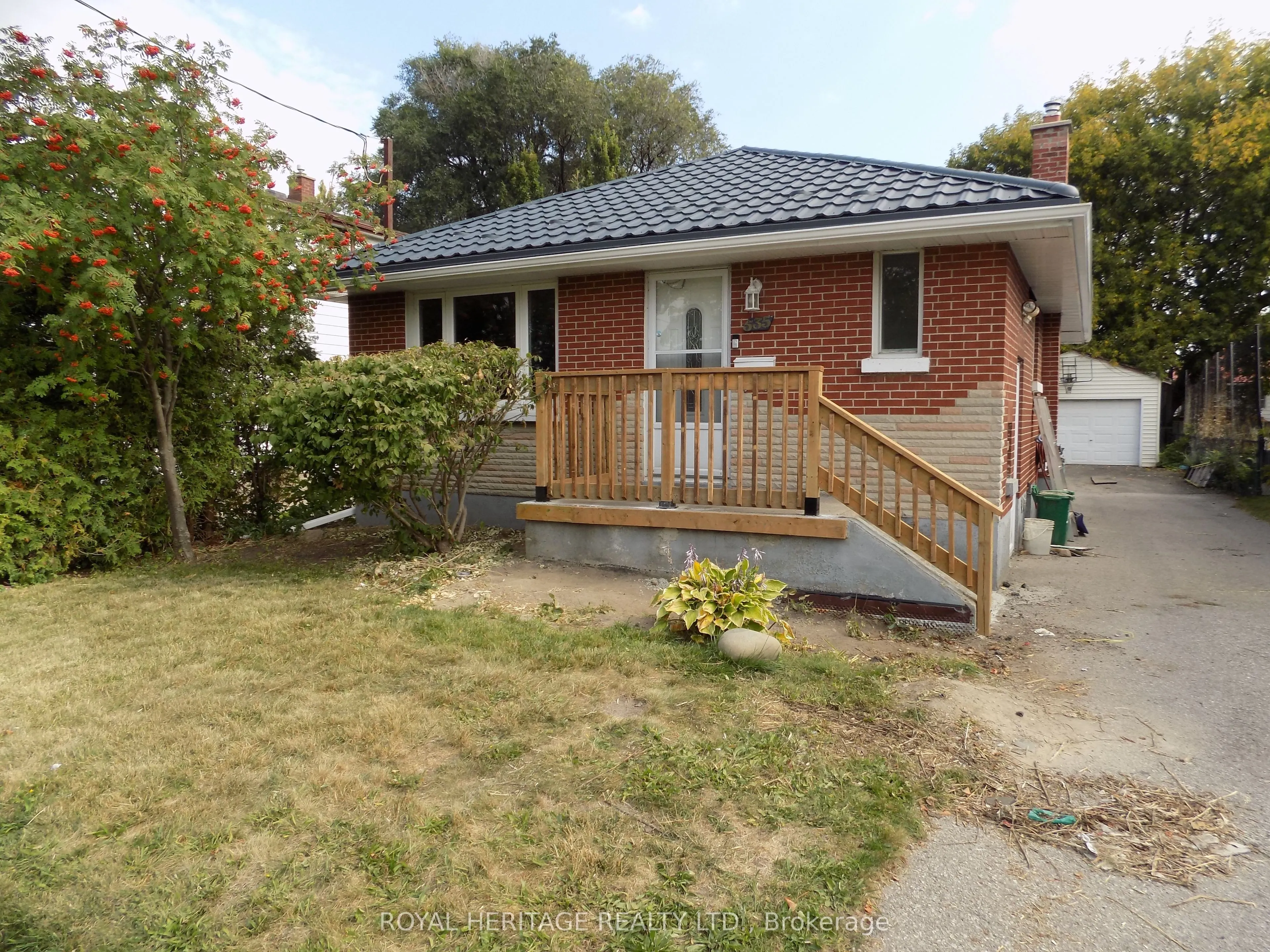 535 Montrave Avenue