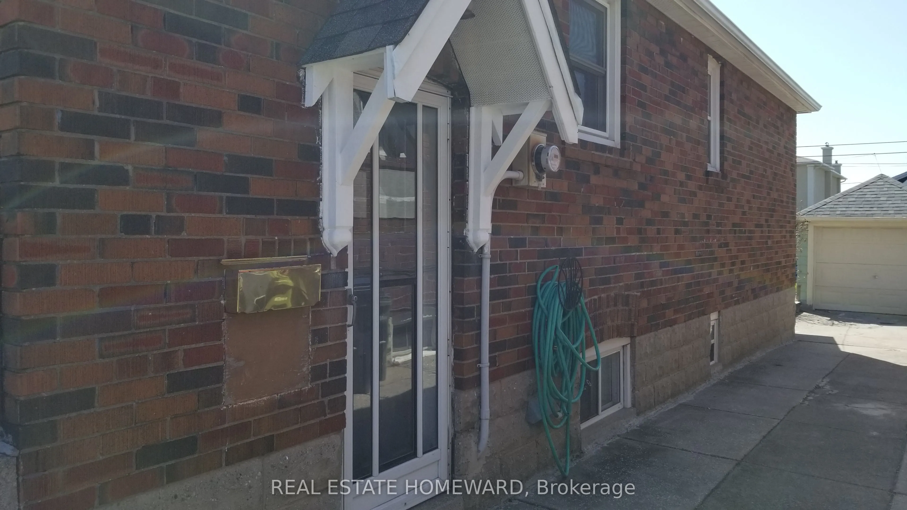 328 Linsmore Crescent, #(lower level)