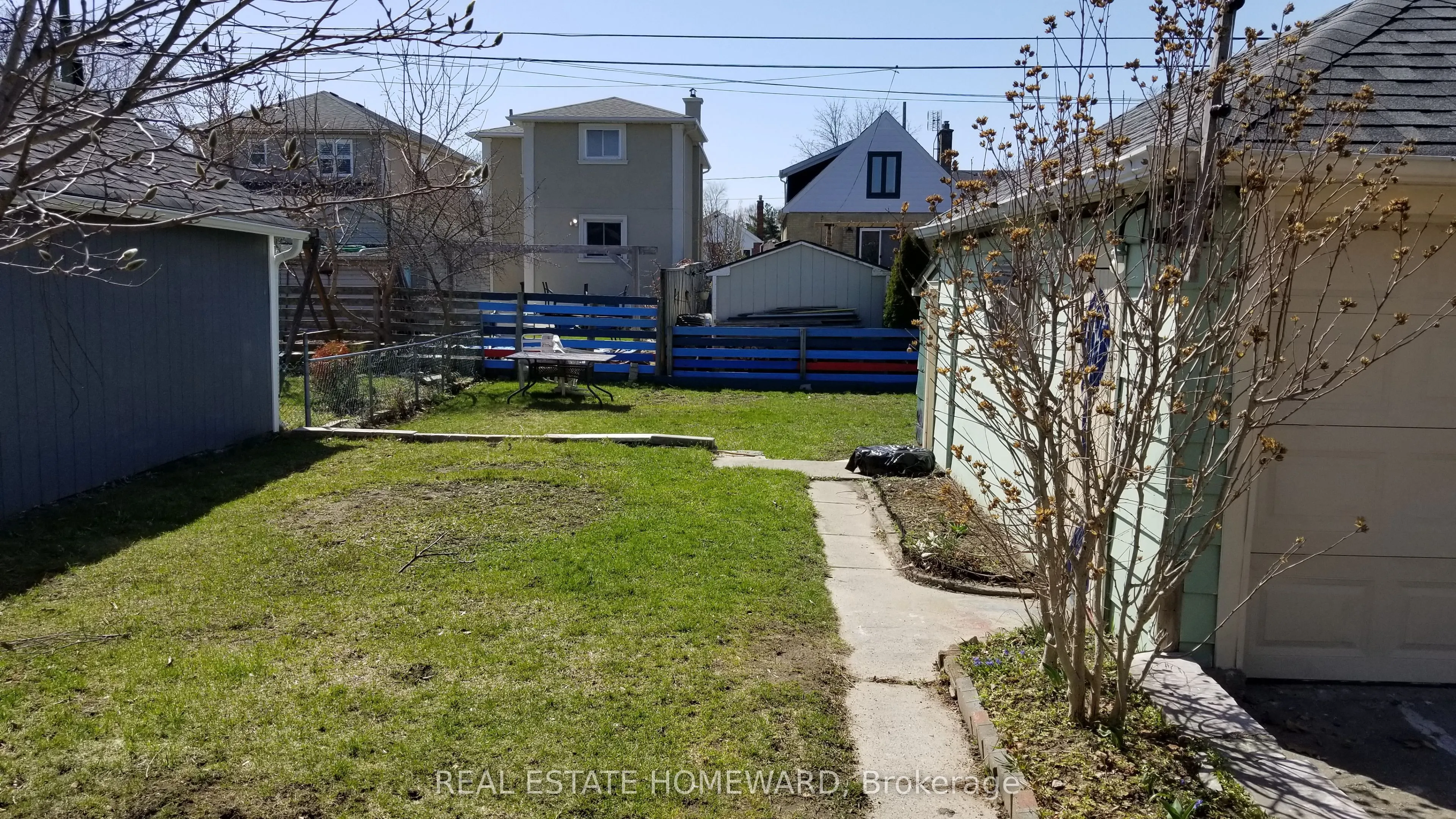328 Linsmore Crescent, #(lower level)