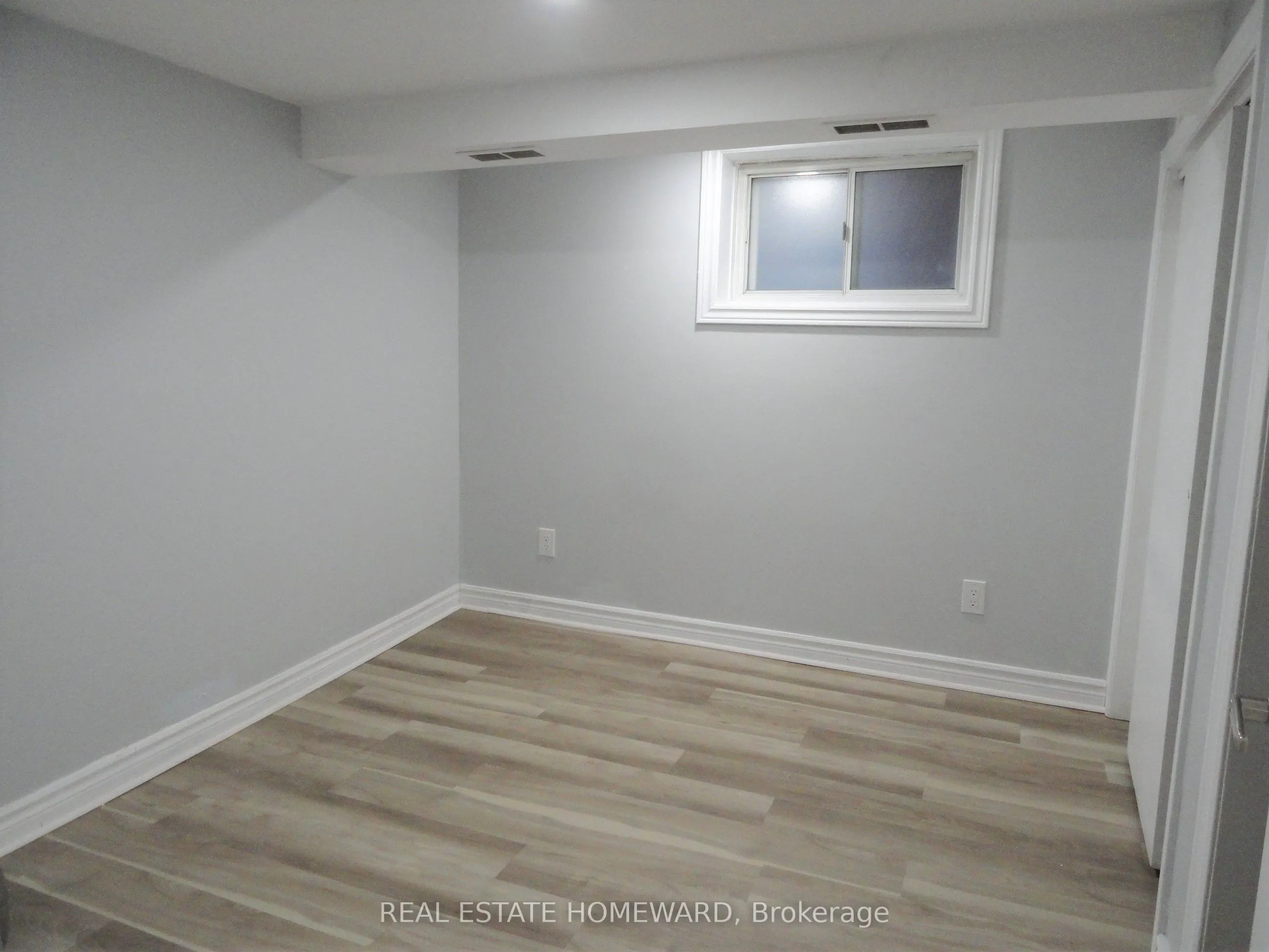 328 Linsmore Crescent, #(lower level)