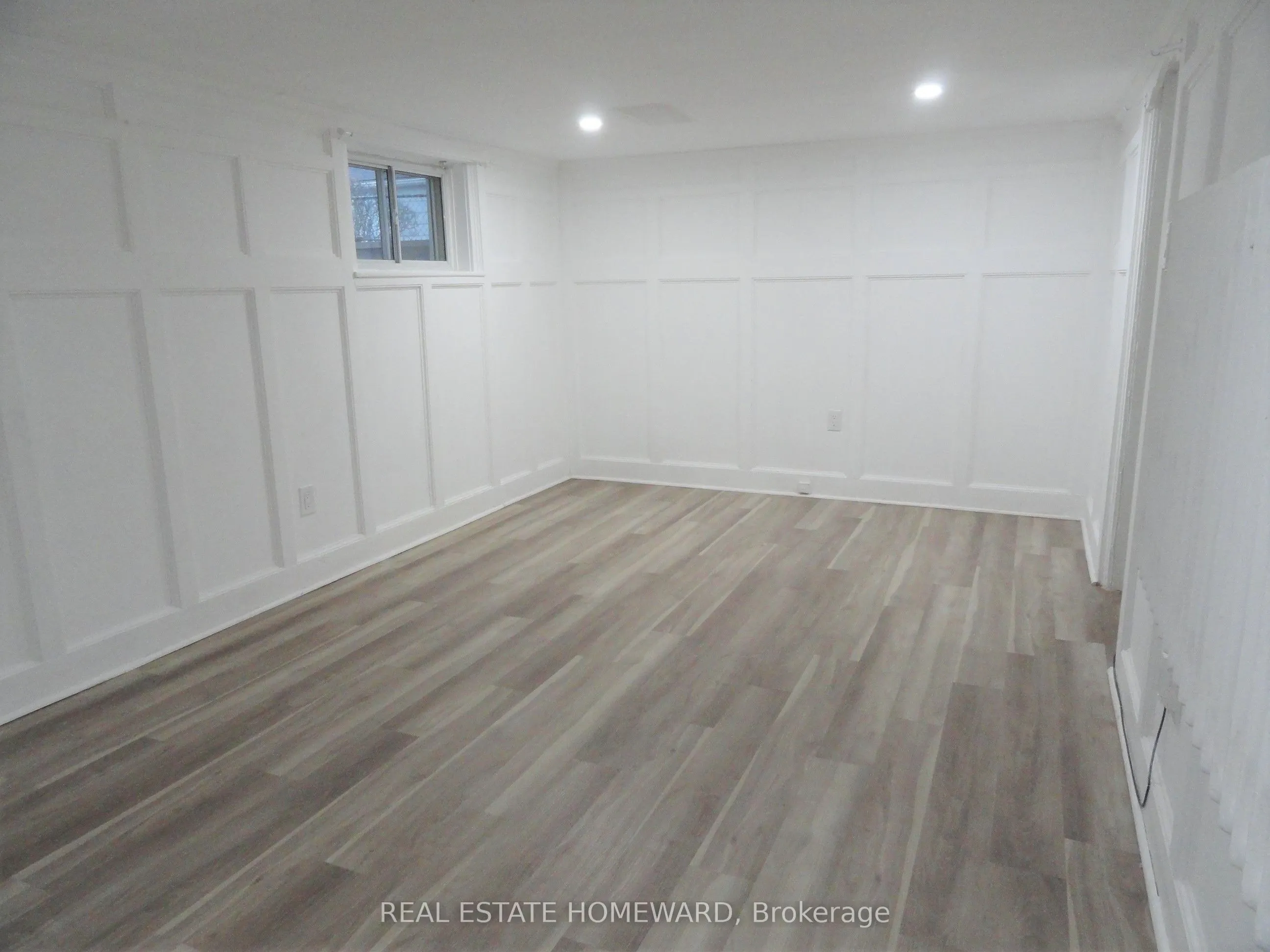 328 Linsmore Crescent, #(lower level)