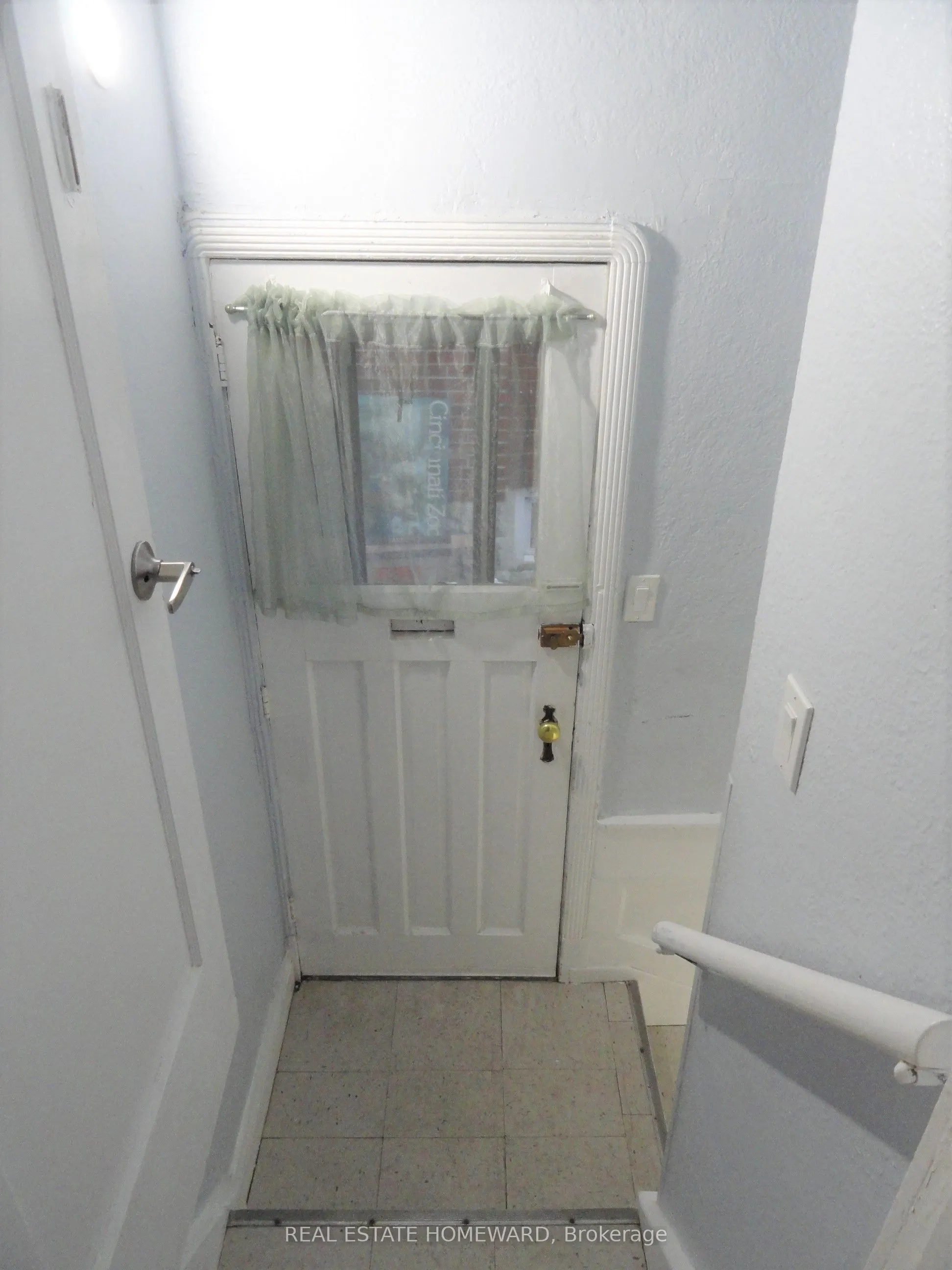 328 Linsmore Crescent, #(lower level)