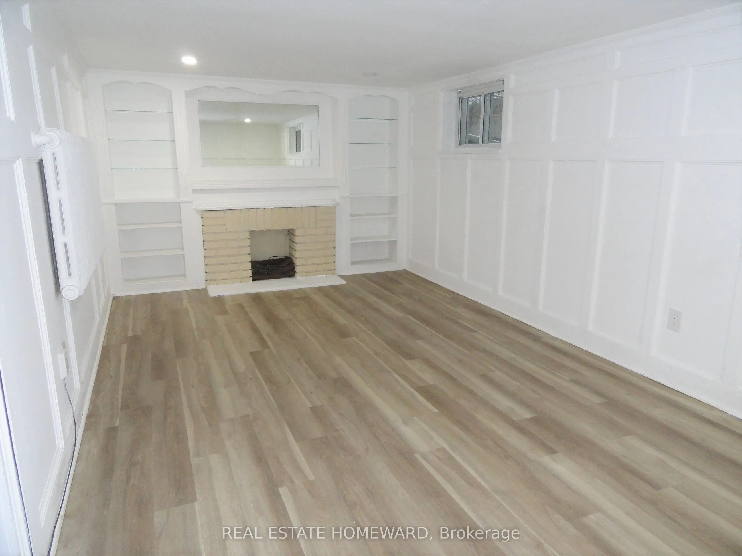 328 Linsmore Crescent, #(lower level)