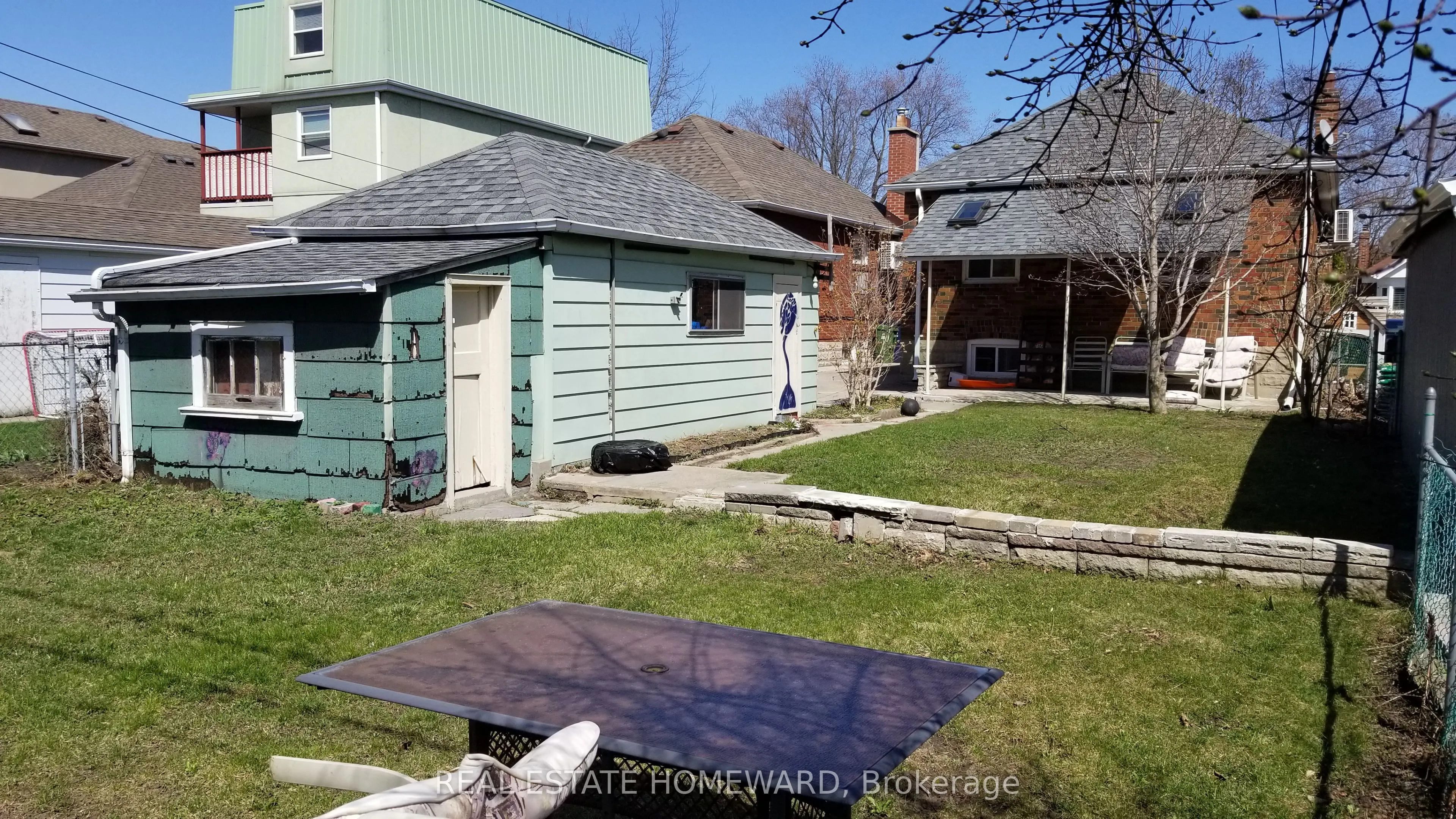 328 Linsmore Crescent, #(lower level)