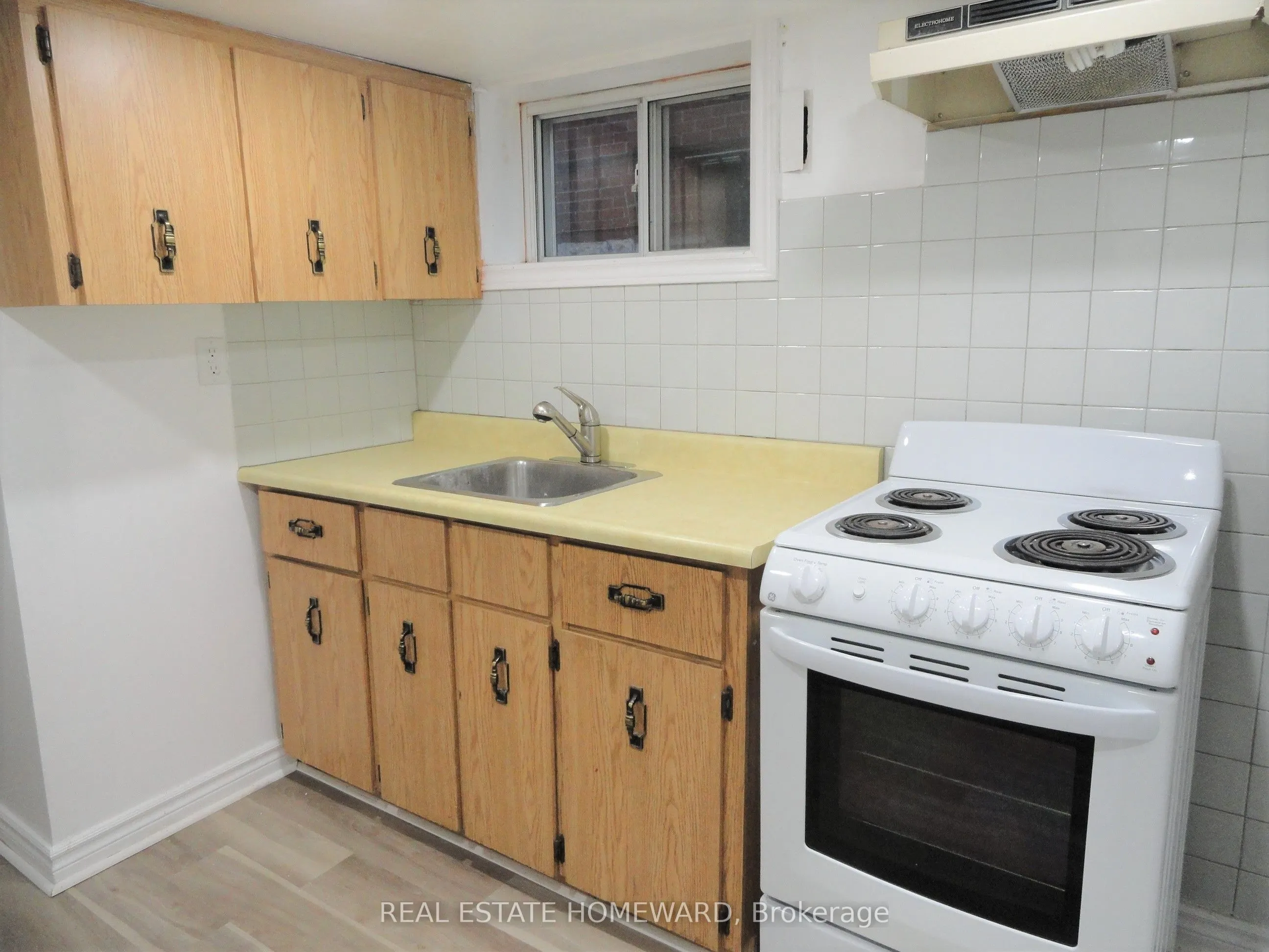 328 Linsmore Crescent, #(lower level)