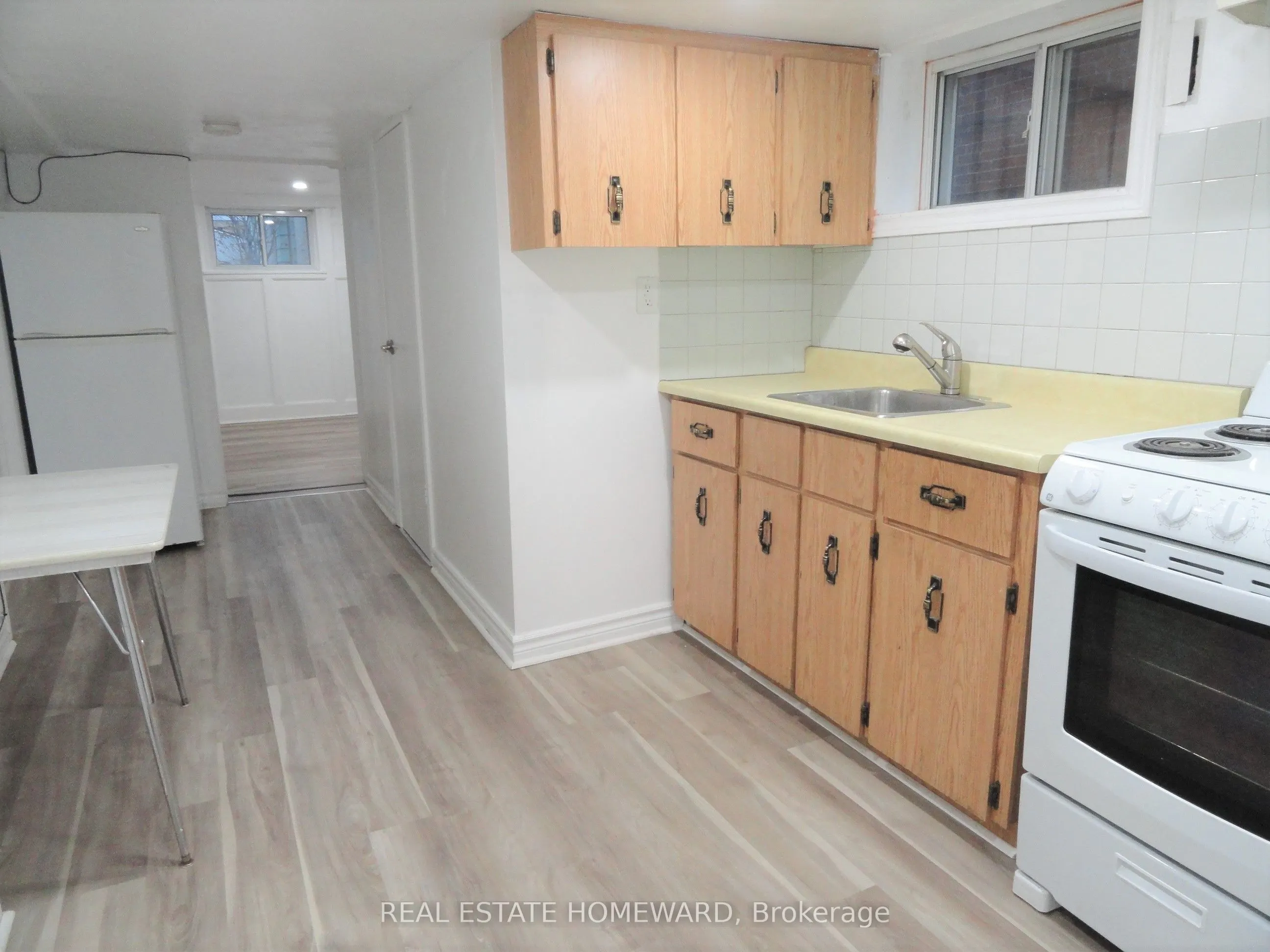 328 Linsmore Crescent, #(lower level)
