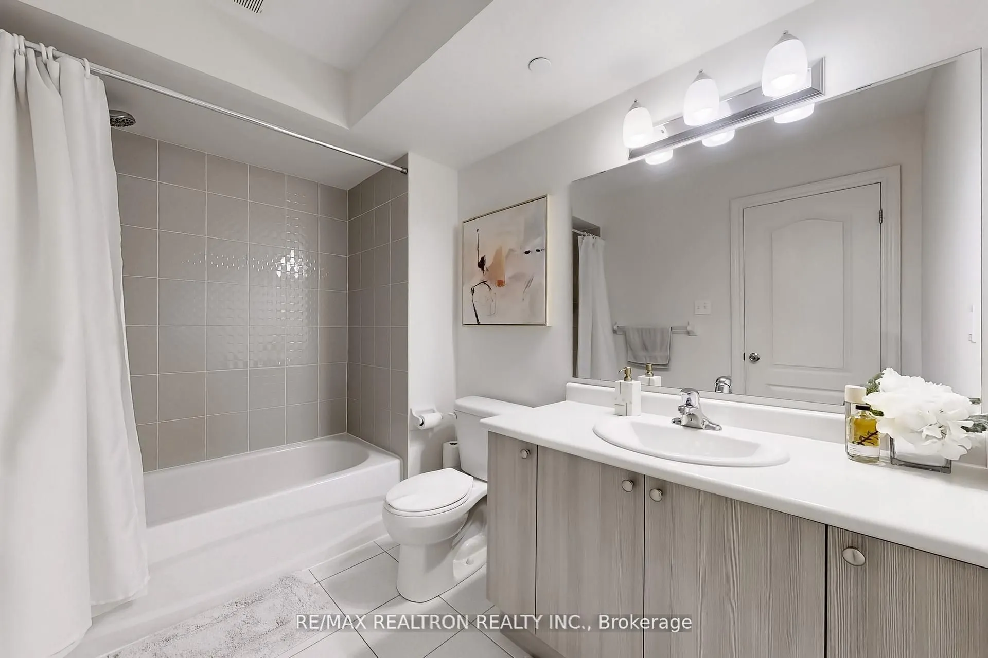 2472 Rosedrop Path, #215