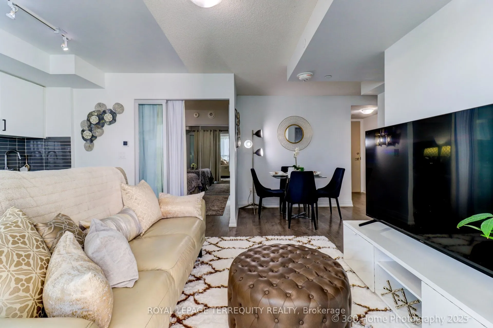 20 Meadowglen Place, #326