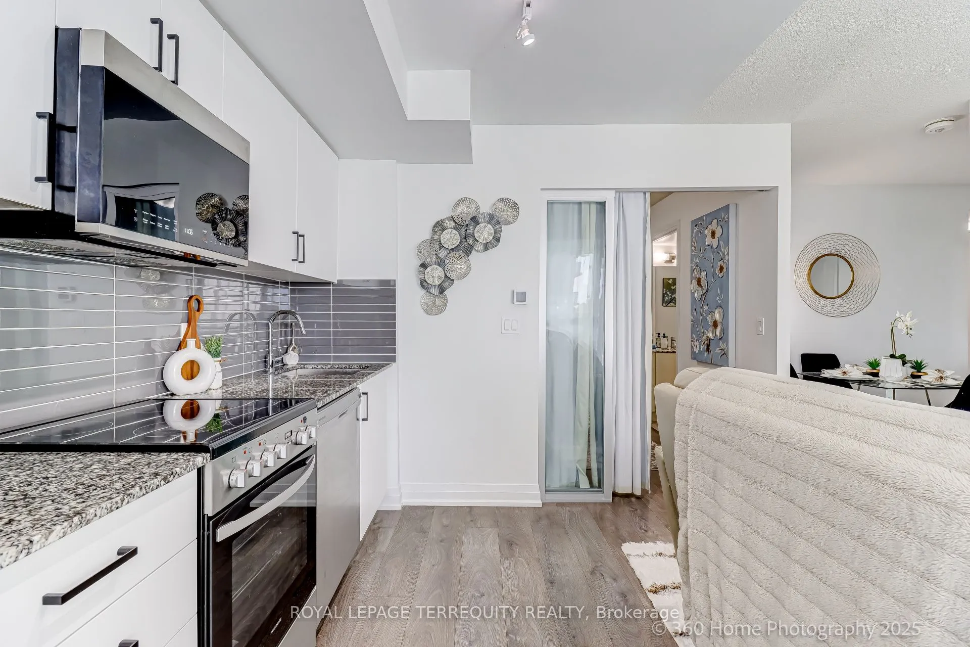 20 Meadowglen Place, #326