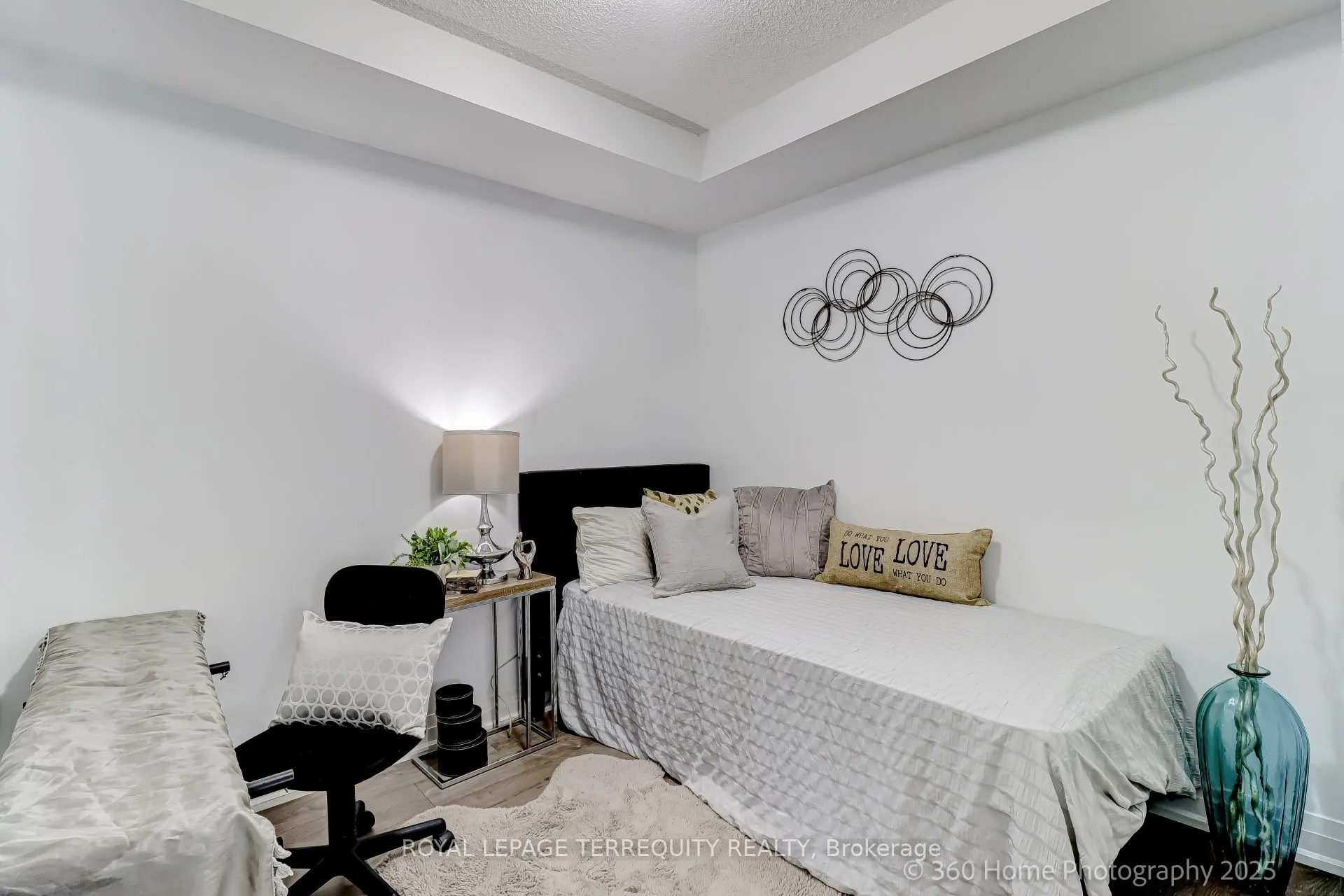 20 Meadowglen Place, #326