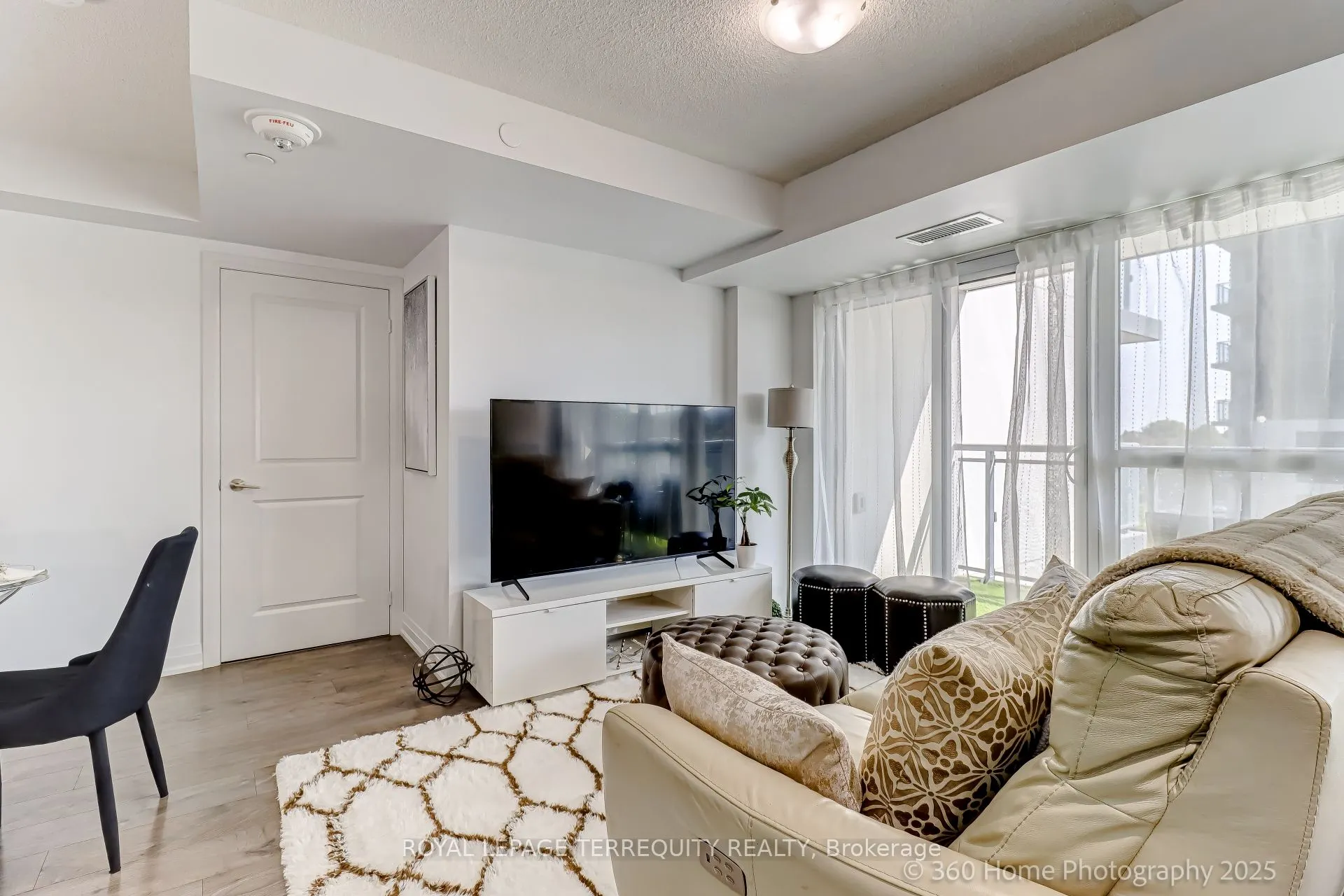 20 Meadowglen Place, #326