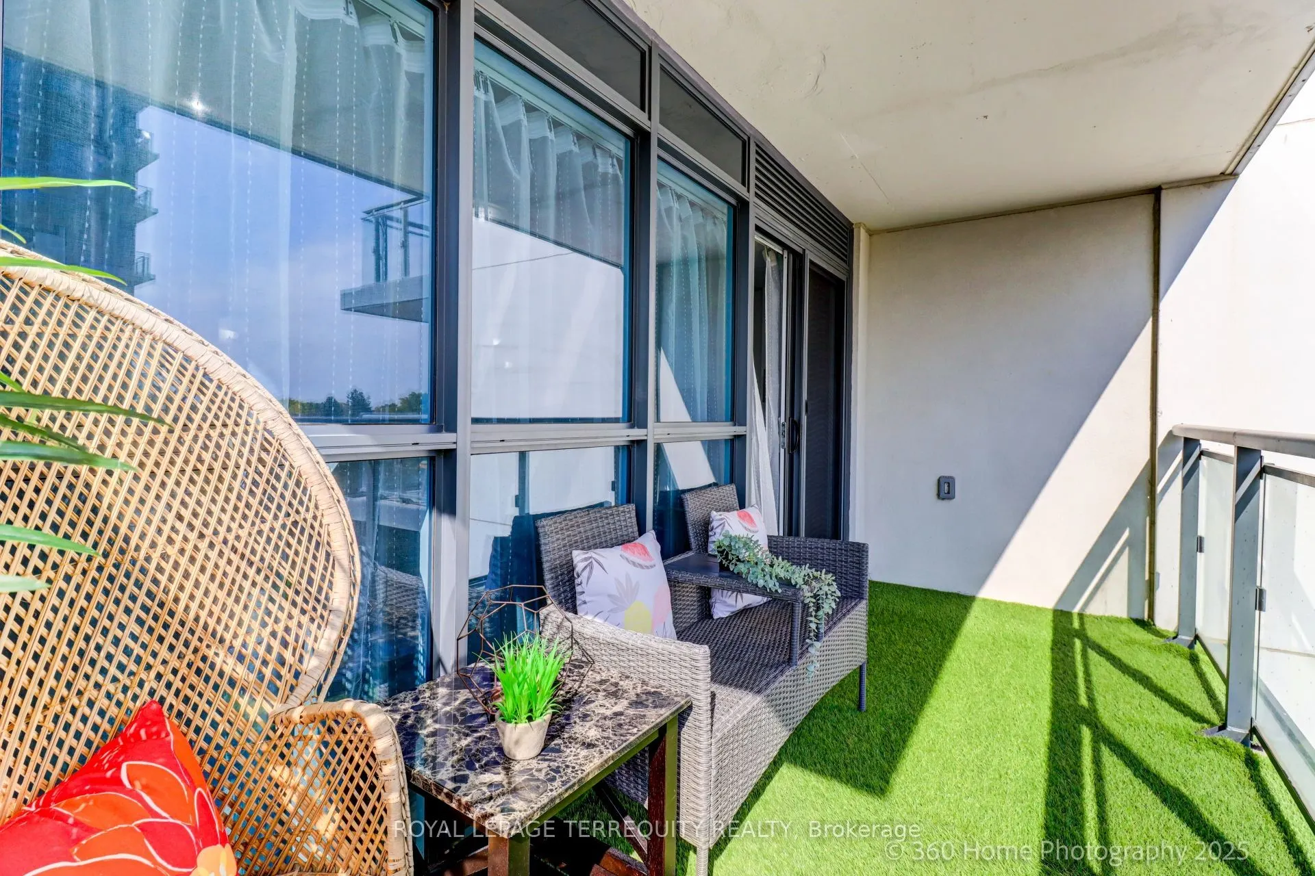 20 Meadowglen Place, #326