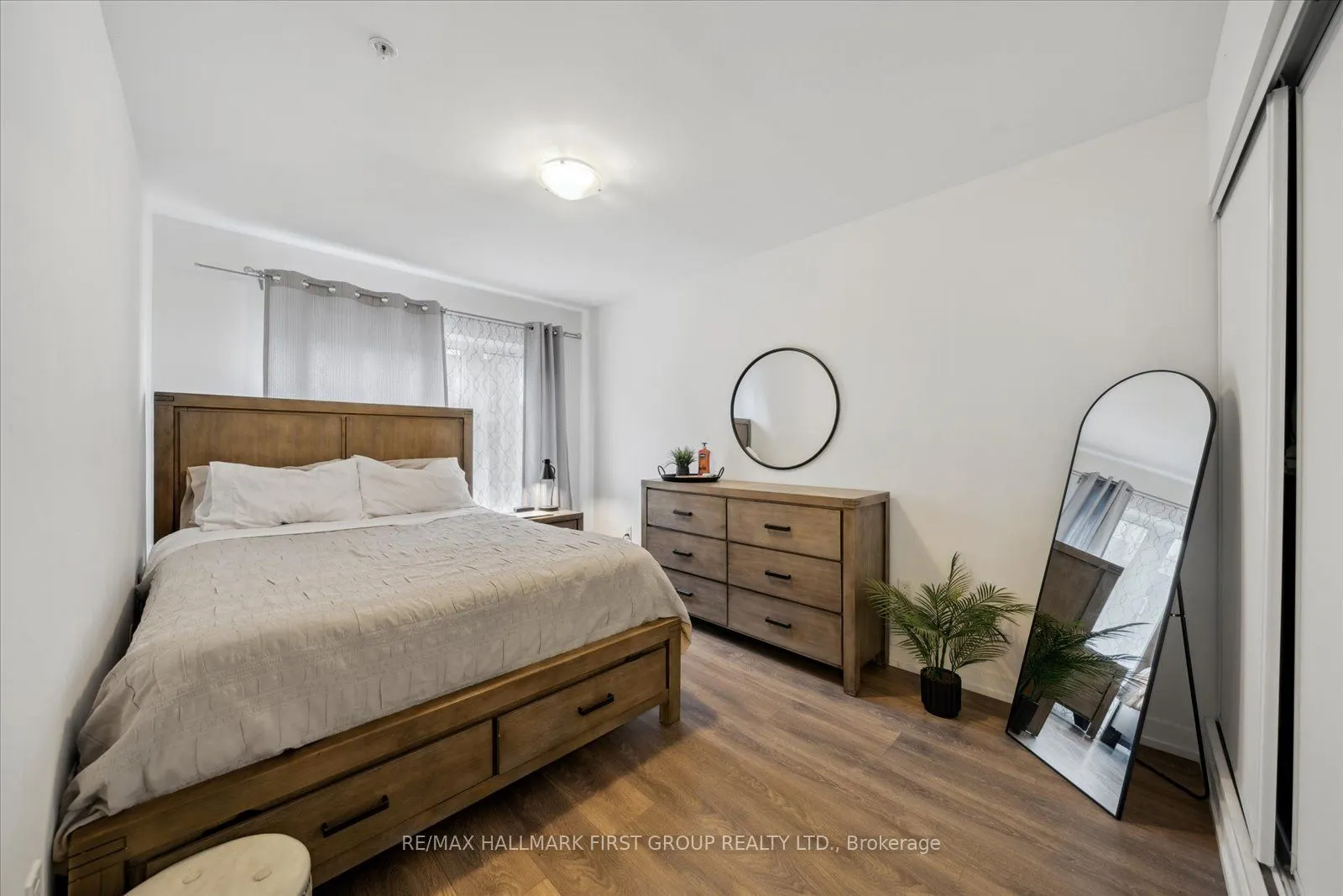 1555 Kingston Road, #405