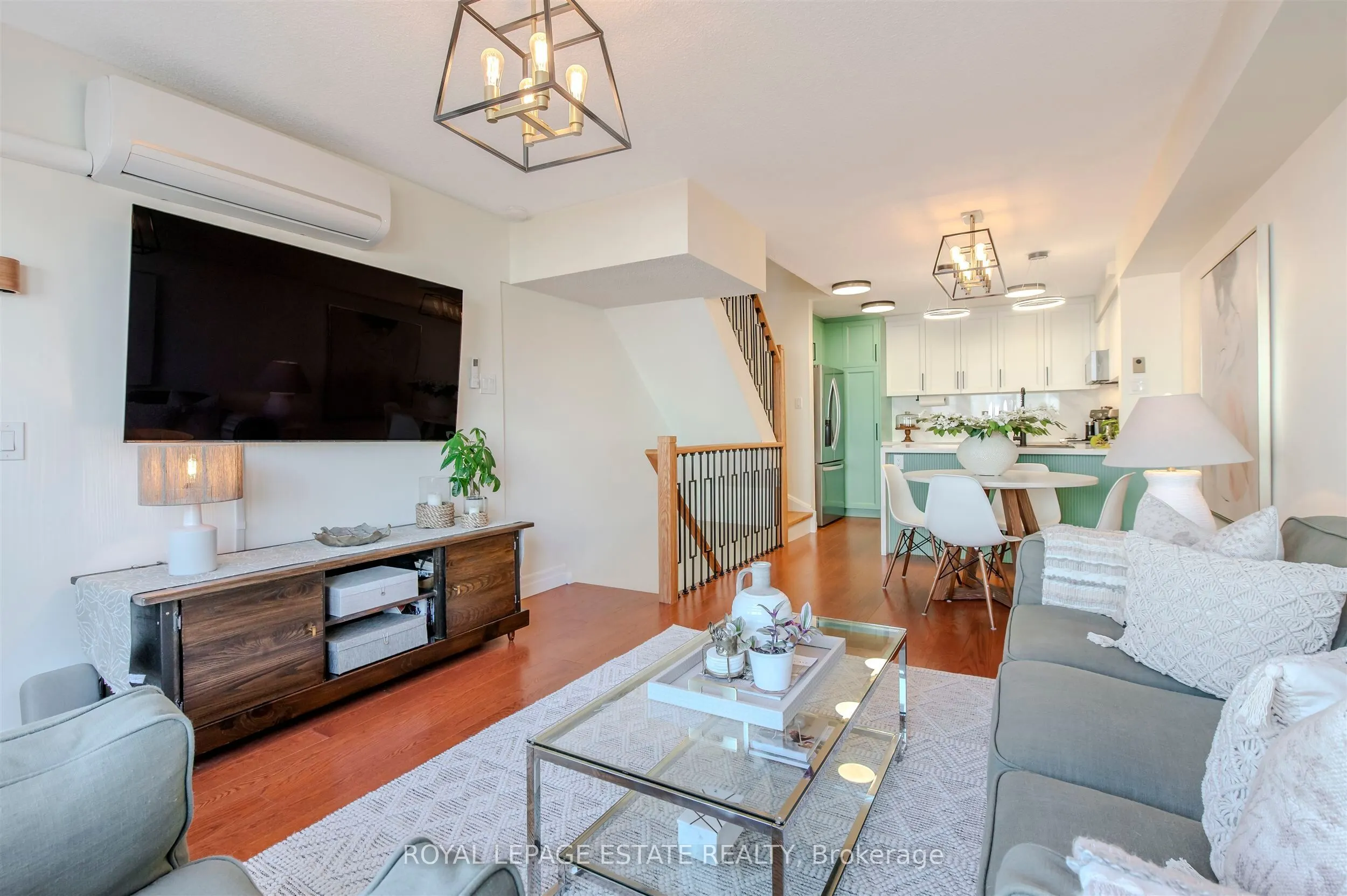 1209 Queen Street E, #32
