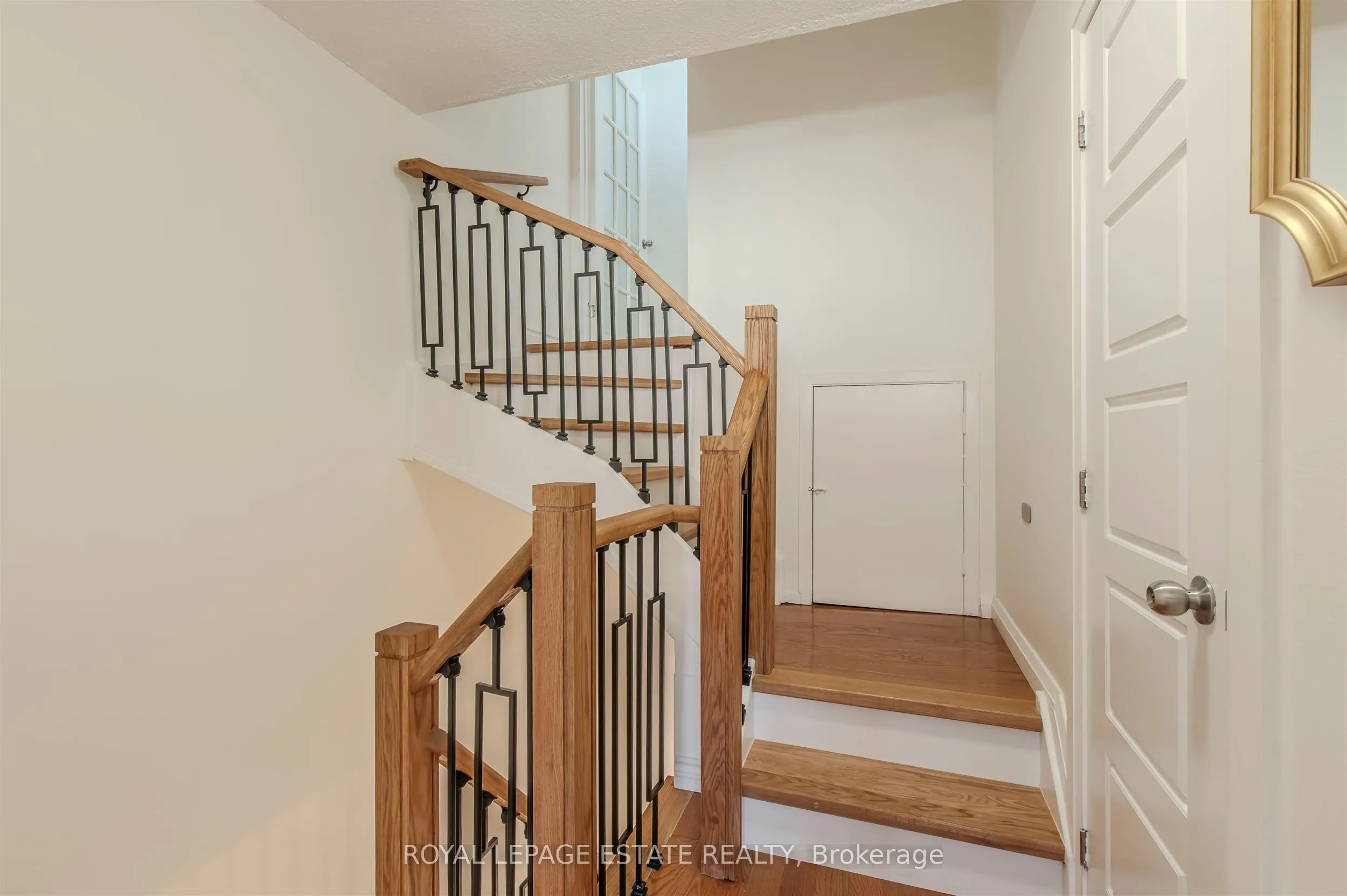 1209 Queen Street E, #32
