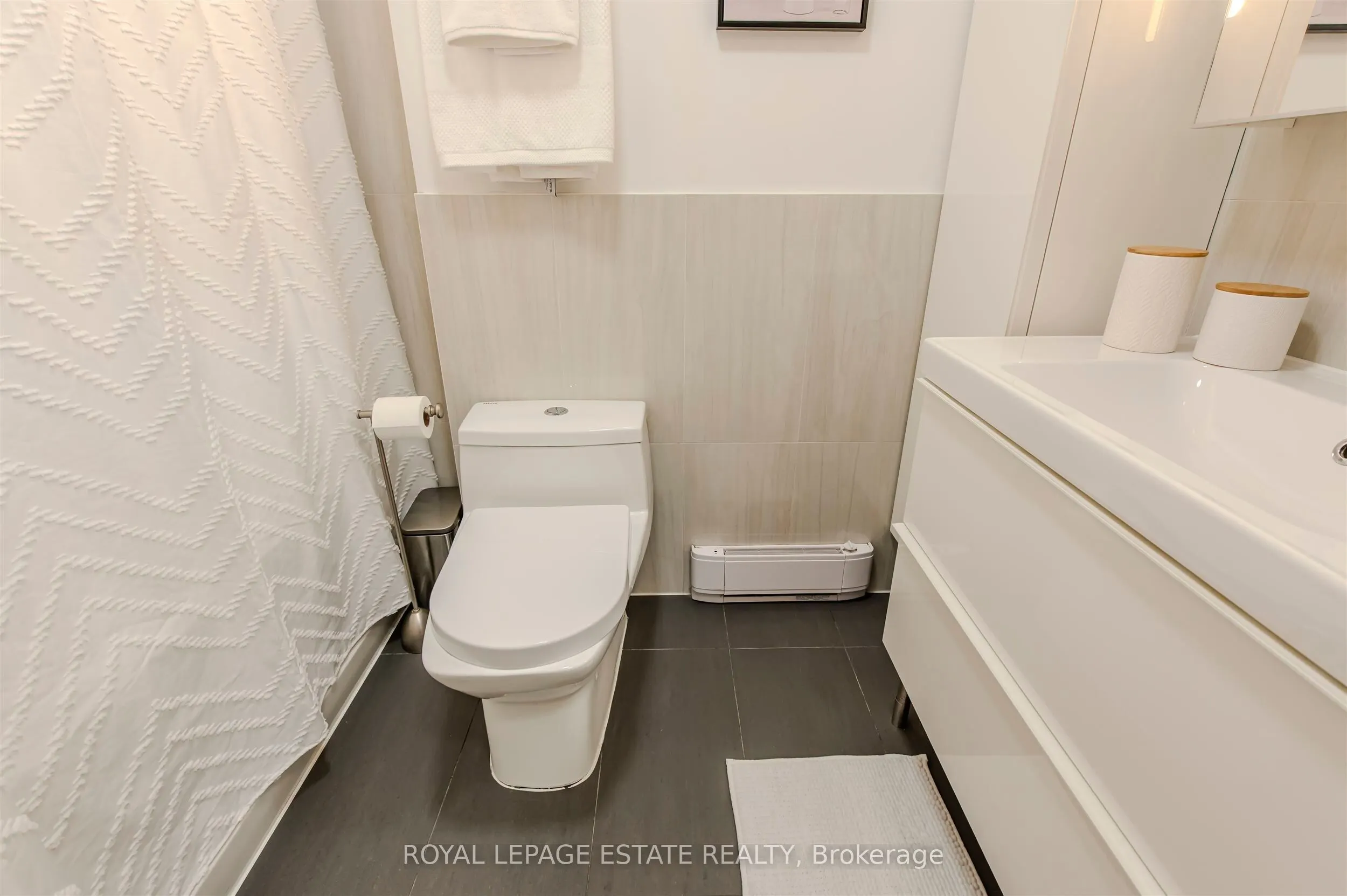 1209 Queen Street E, #32