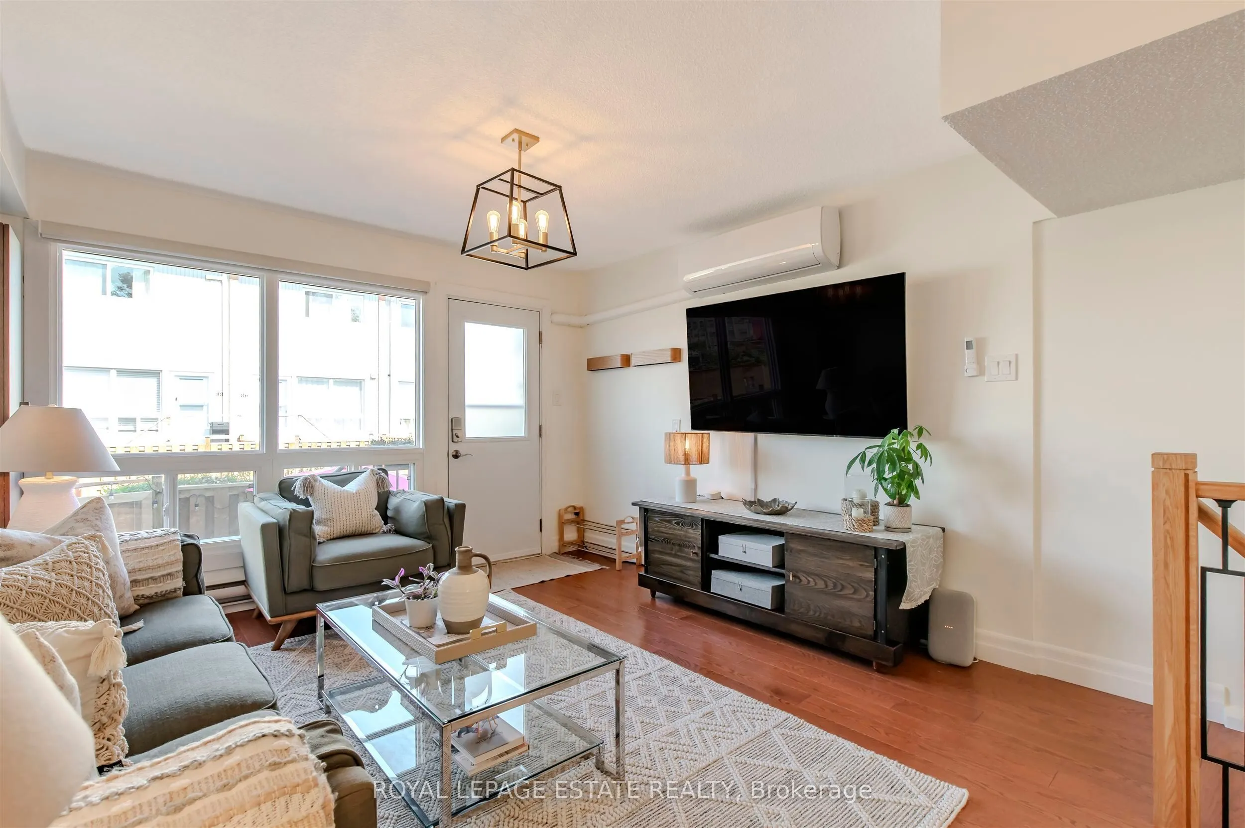 1209 Queen Street E, #32