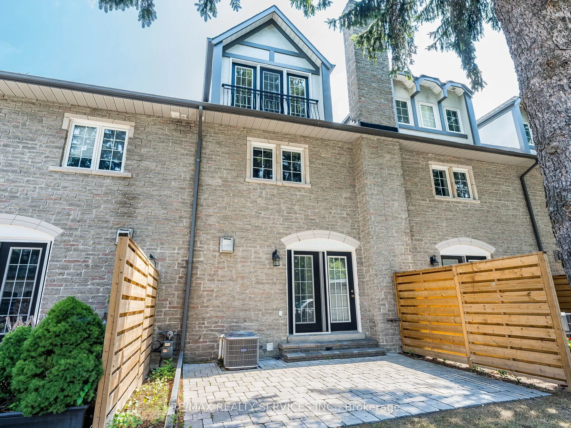 1995 Royal Road, #136