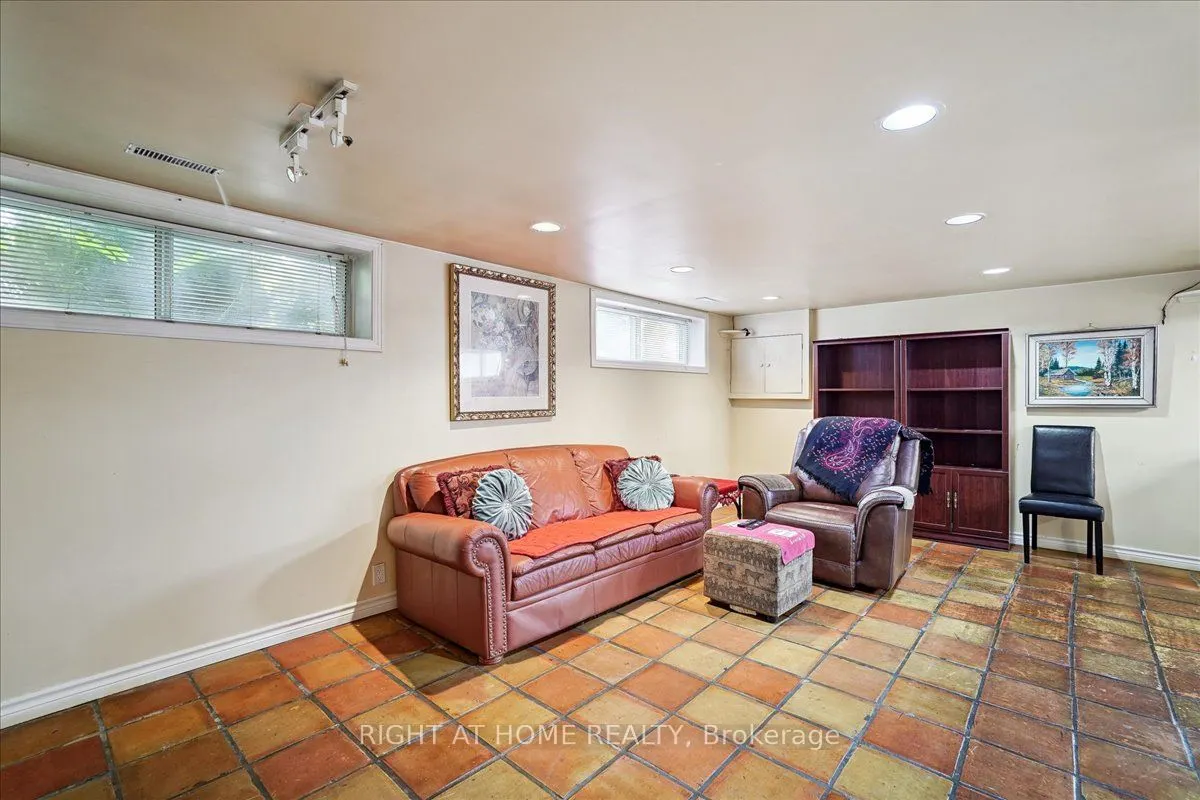 1 Sealstone Terrace