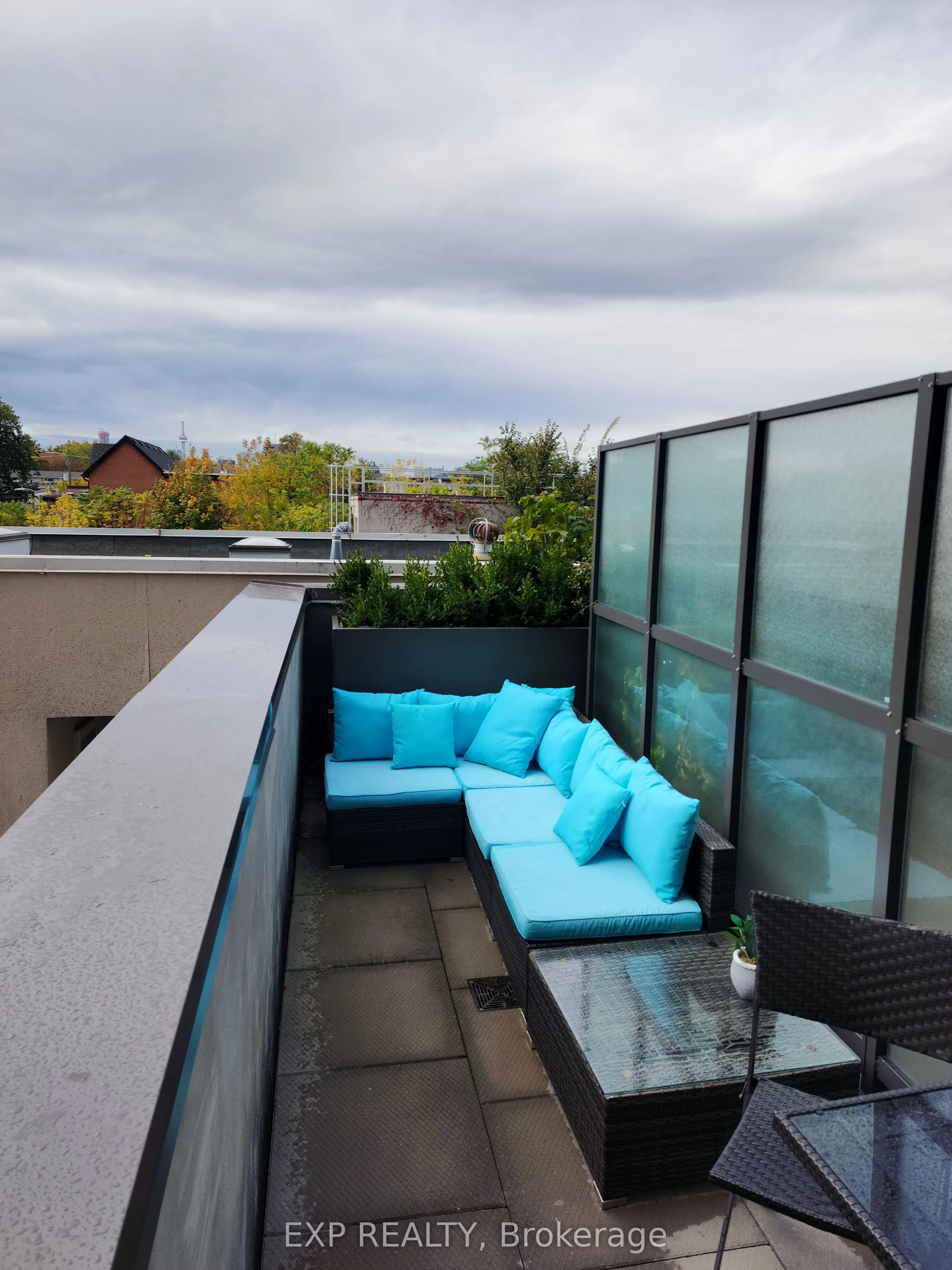 1285 Queen Street E, #211