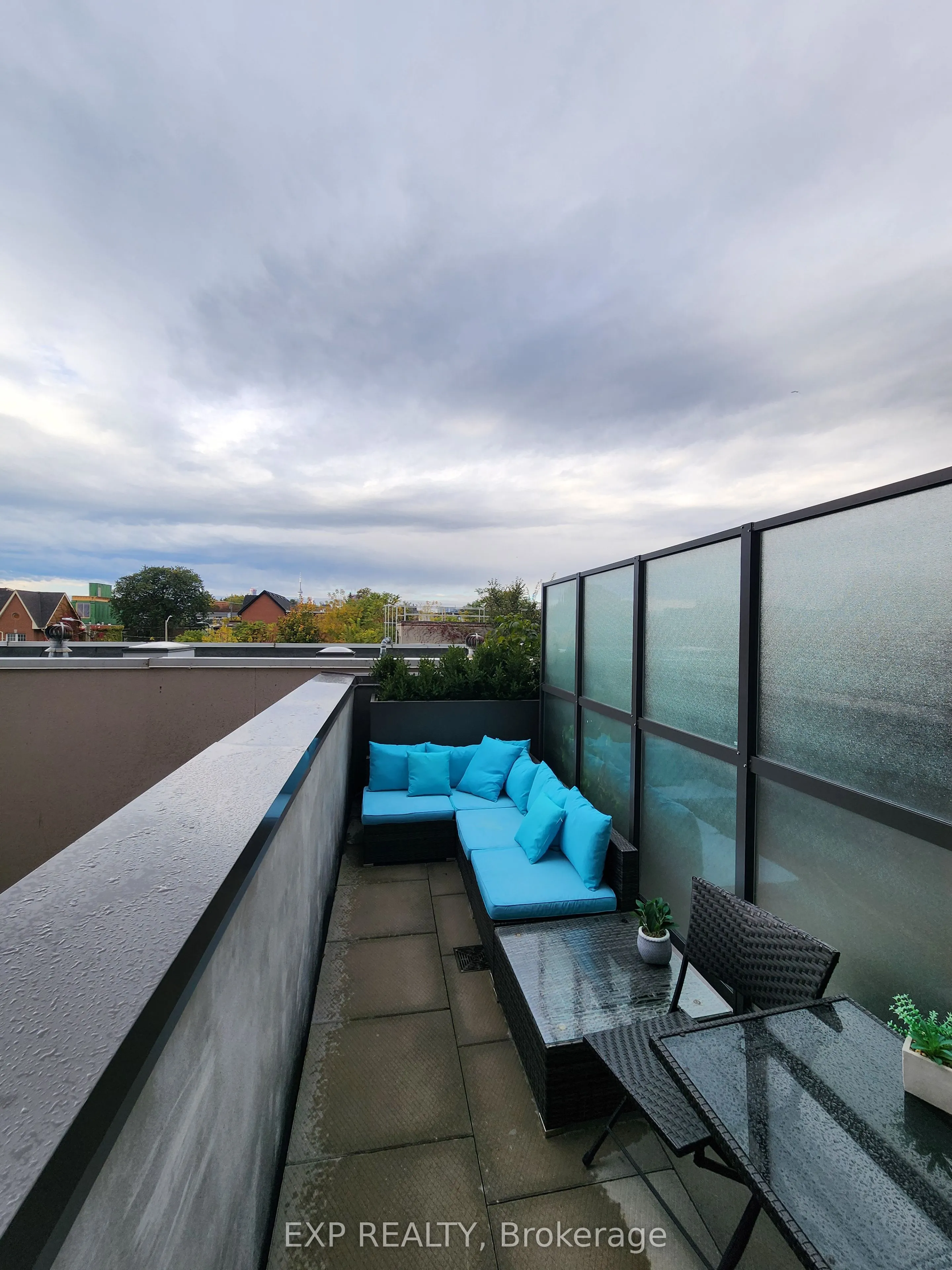 1285 Queen Street E, #211