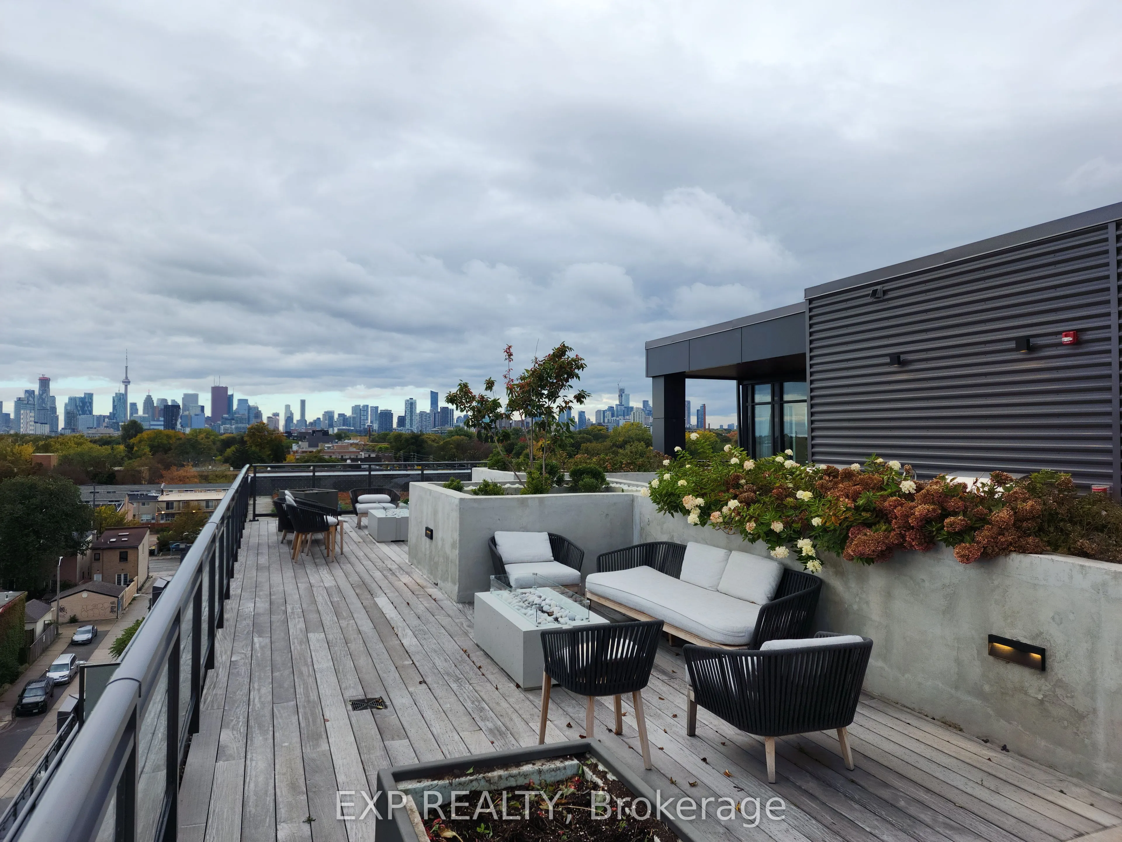 1285 Queen Street E, #211