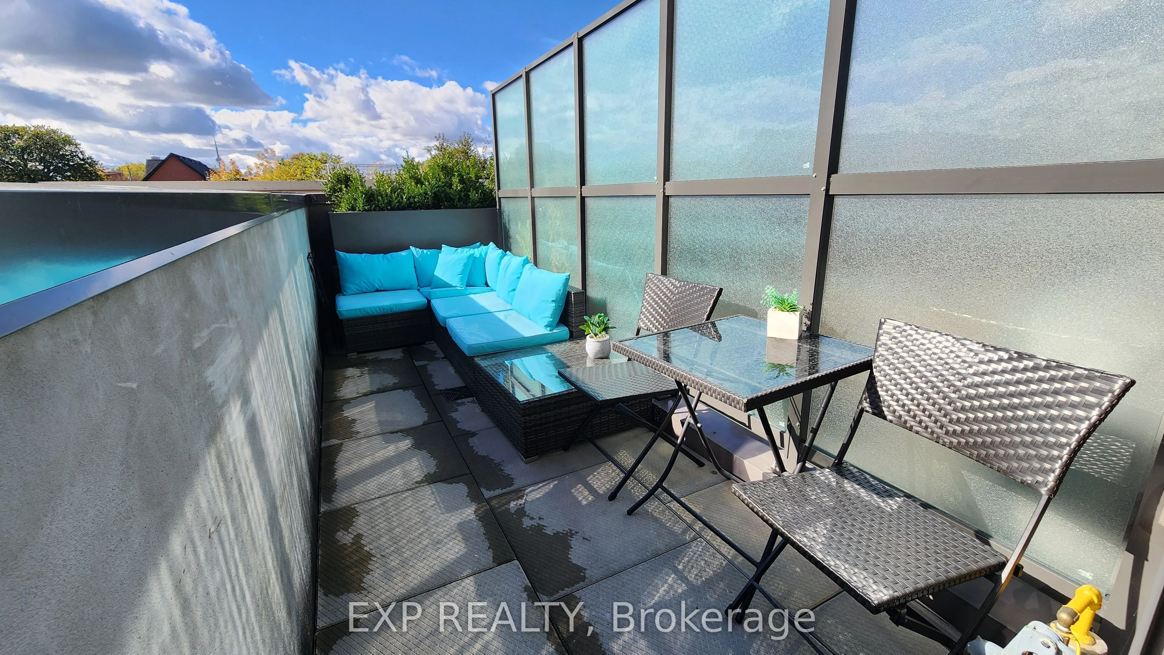 1285 Queen Street E, #211